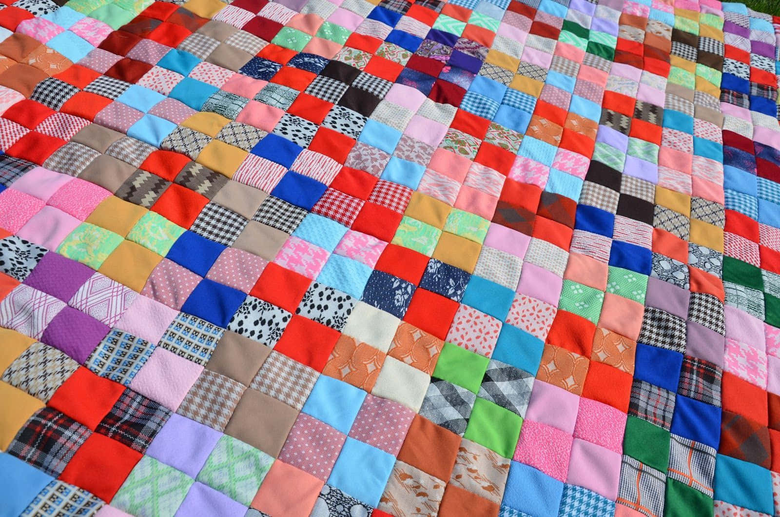 A close-up of traditional patchwork quilt stitching Wallpaper
