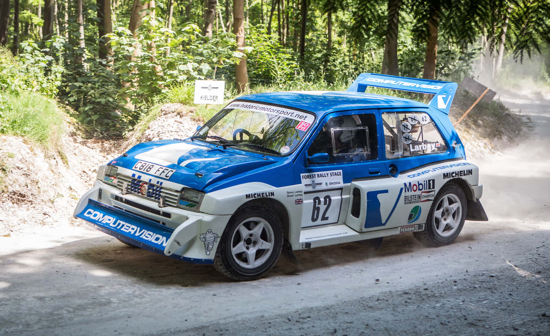 Racing Heritage In Motion - The Powerful Mg Metro 6r4 Wallpaper
