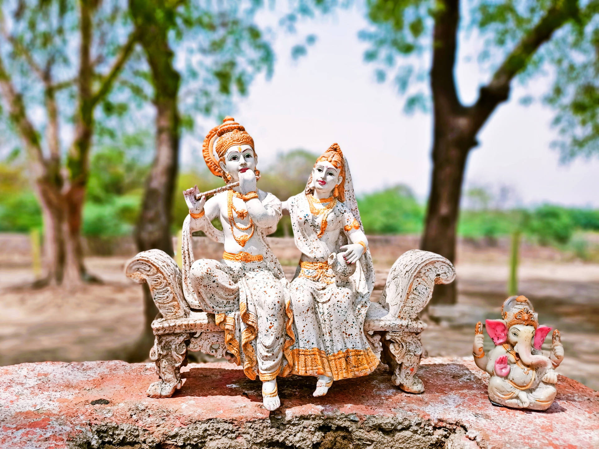 Radha Krishna 3d With Ganesha Miniature Statues Wallpaper