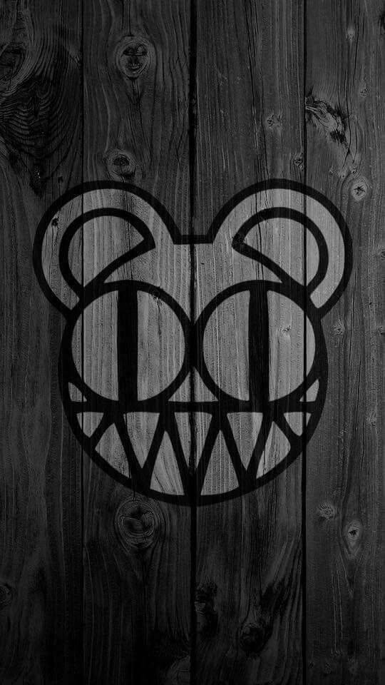 Radiohead Bear Head Wooden Surface Wallpaper