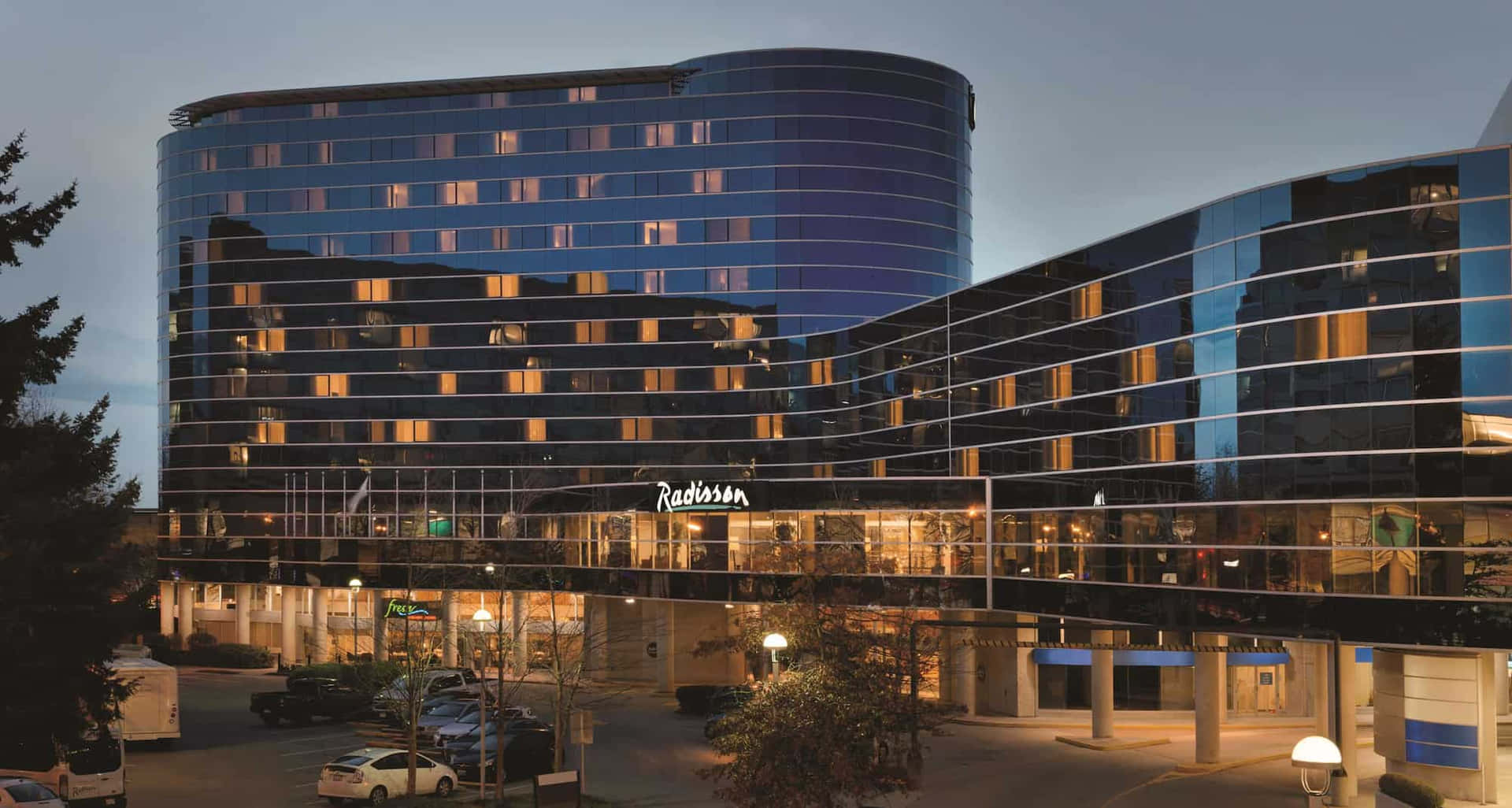 Radisson Hotel Richmond Twilight Exterieur Achtergrond