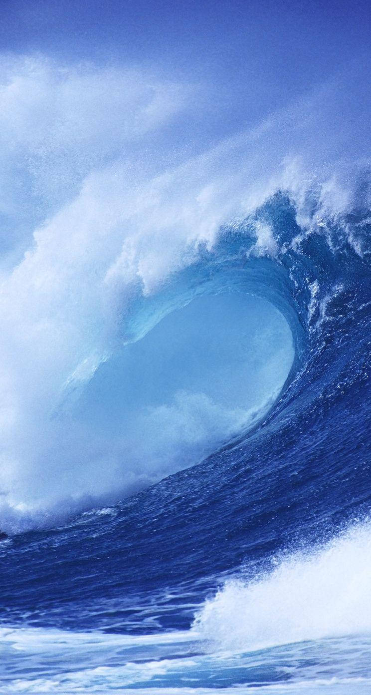 Raging Blue Waves iOS 7 Wallpaper