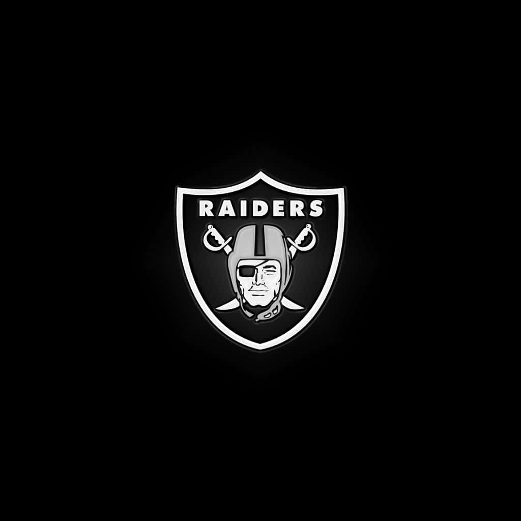 Logosimple De Los Raiders En Un Fondo Negro Fondo de pantalla