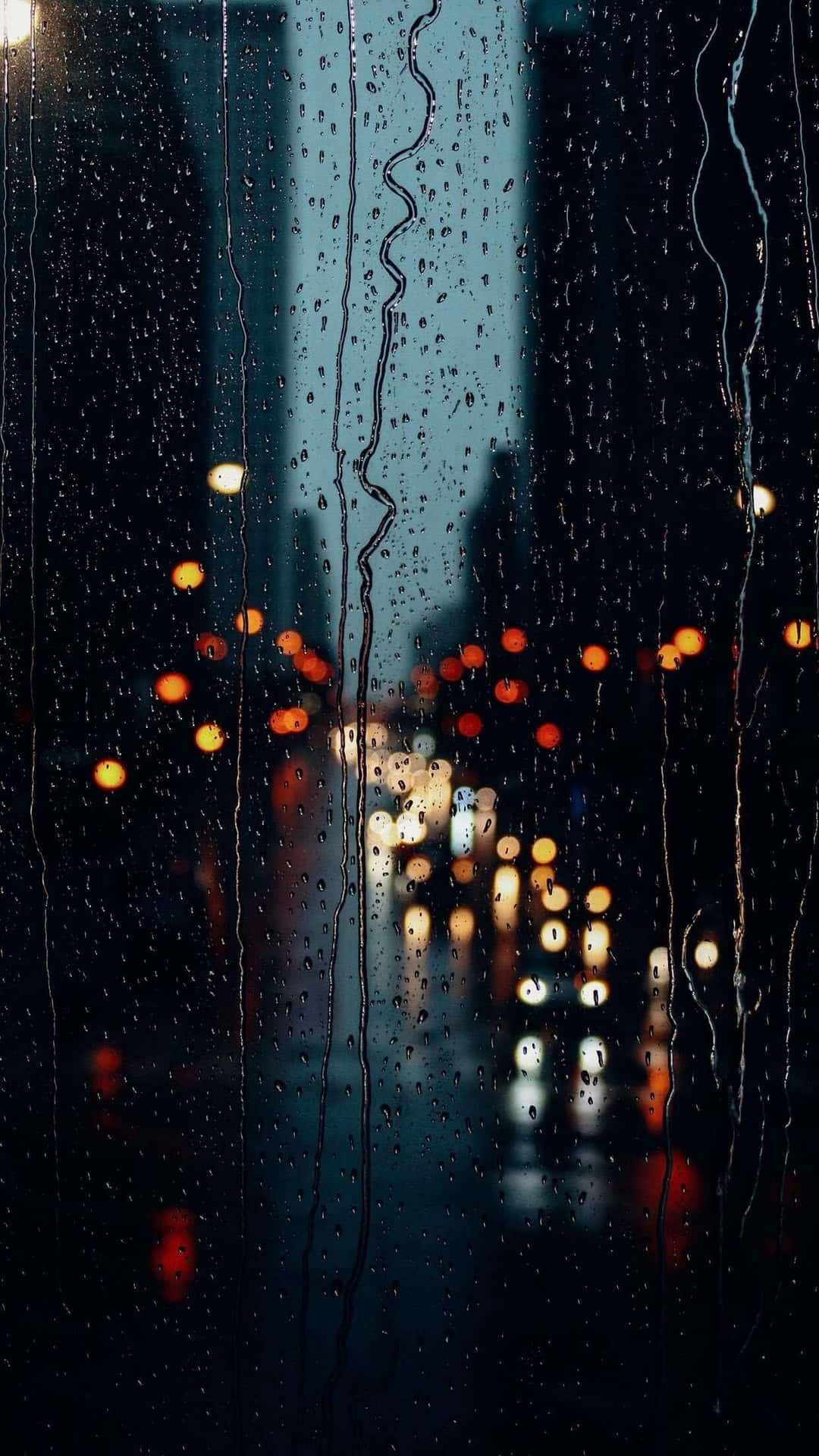 Förbluffandeutsikt Av Ett Mjukt Regn I Staden. Wallpaper