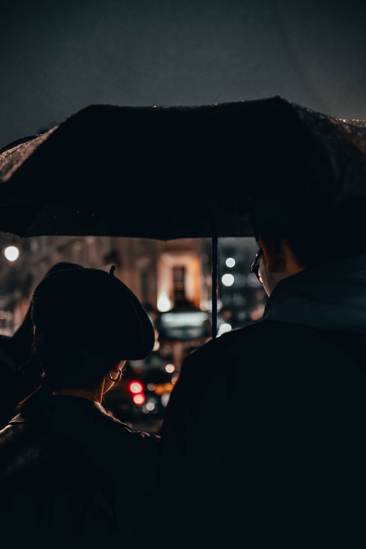 Rain Couple Share An Umbrella Wallpaper