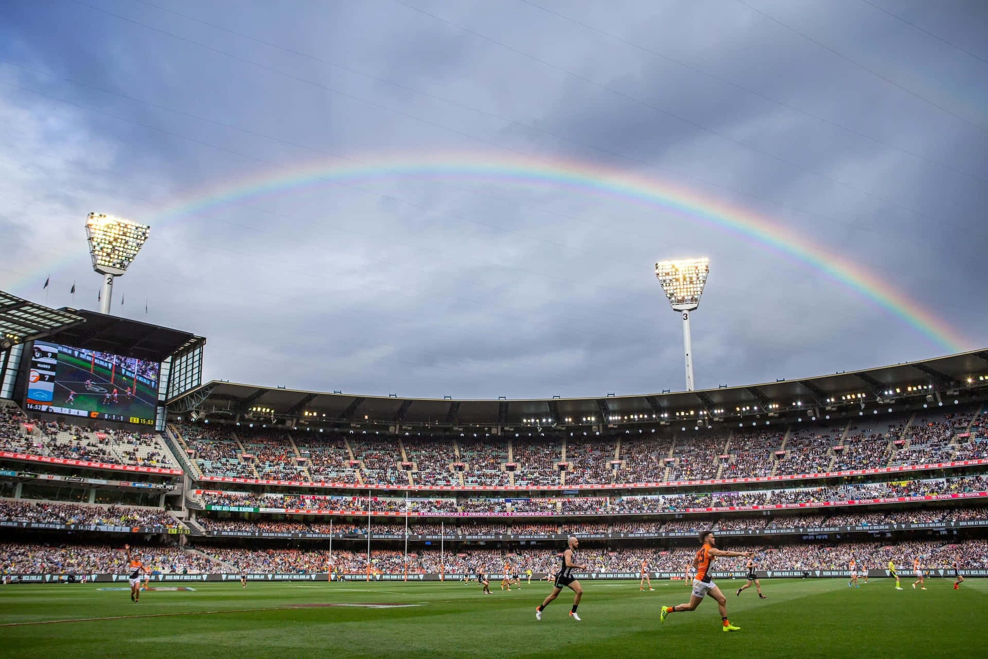 Regenboog Over M C G Tijdens Wedstrijd.jpg Achtergrond