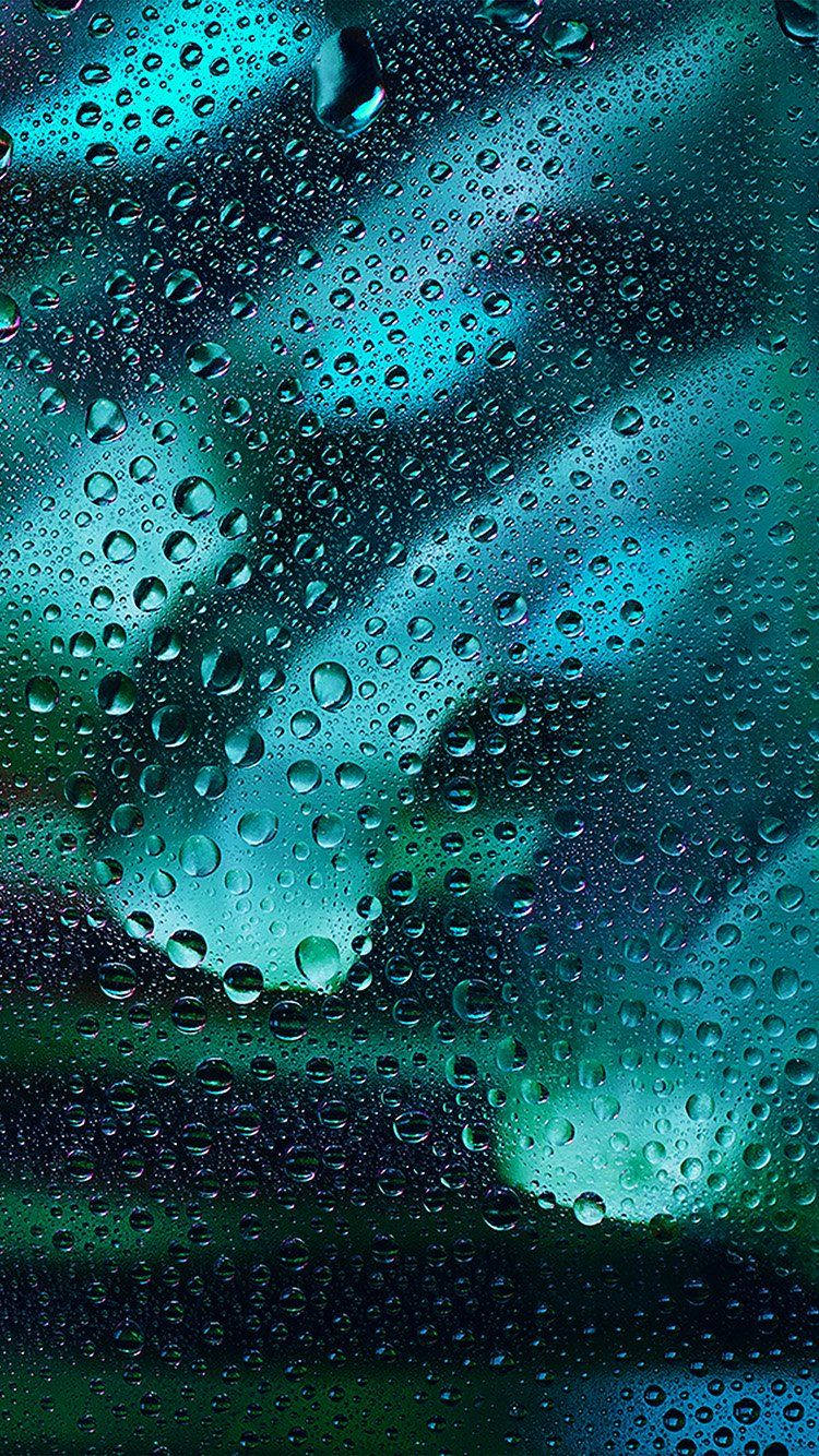 Regentropfenauf Dunkel Türkisfarbenem Glas Iphone Wallpaper
