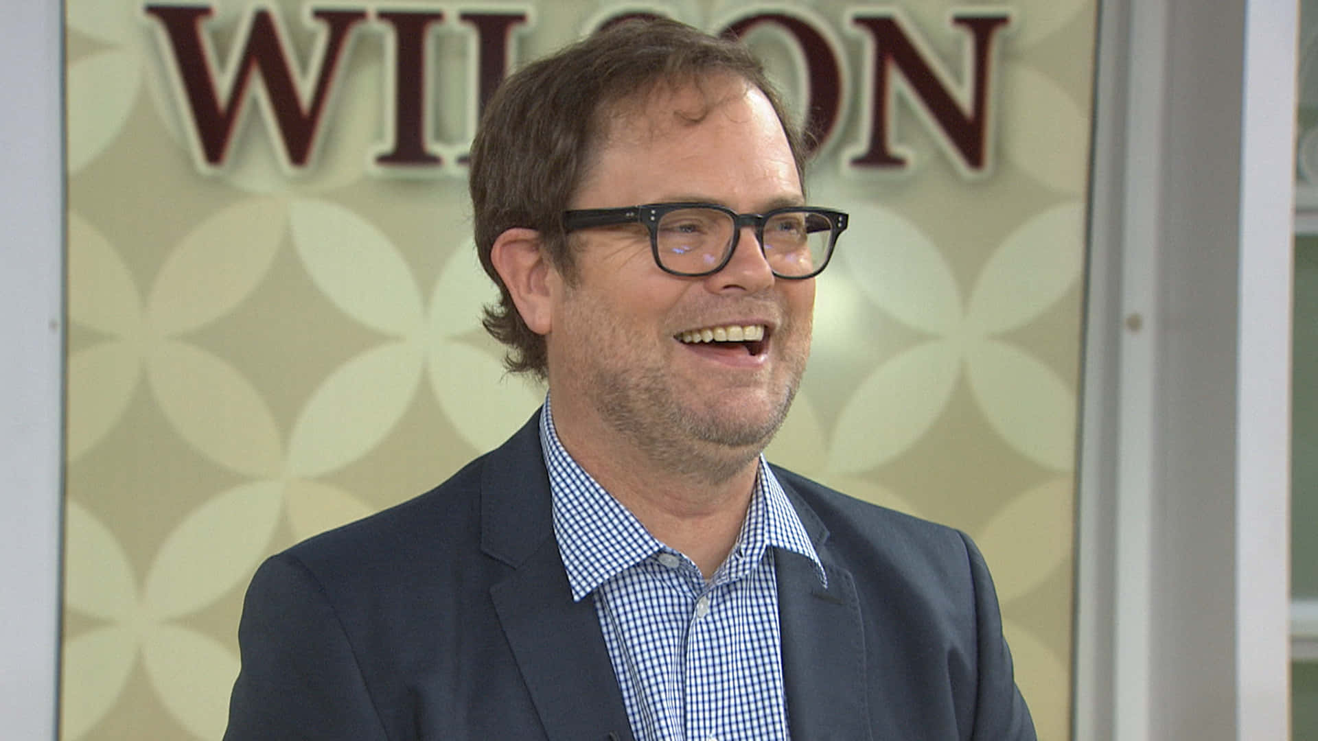 Rainn Wilson displays his unique energy // Description: Actor Rainn Wilson smiles and points a finger in a photo taken in 2016. His unique energy and charm made him a household name through his portrayal of the neurotic yet lovable Dwight Schrute on the popular show The Office. // Keywords: Rainn Wilson, actor, The Office, picture, portrait, energy, charisma, Dwight Schrute Wallpaper