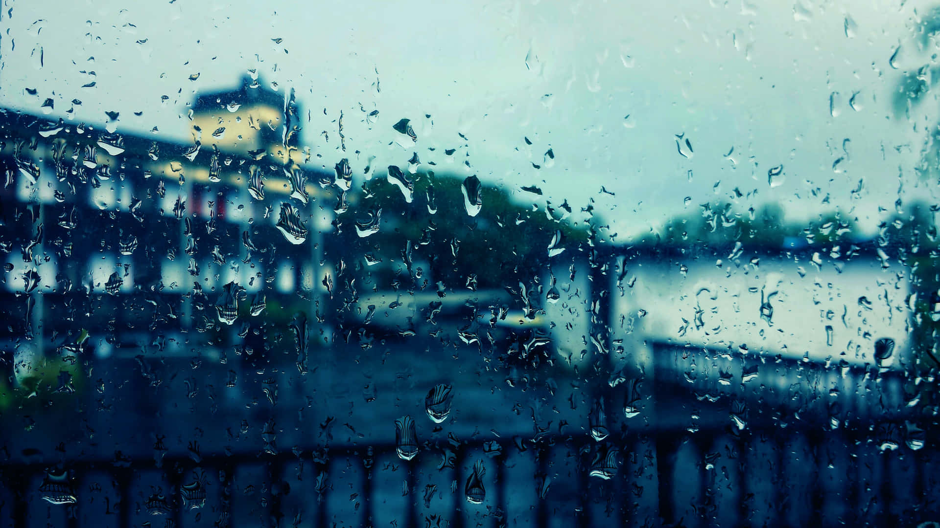 Immaginedi Gocce Di Pioggia Su Una Finestra Di Vetro In Una Giornata Di Pioggia