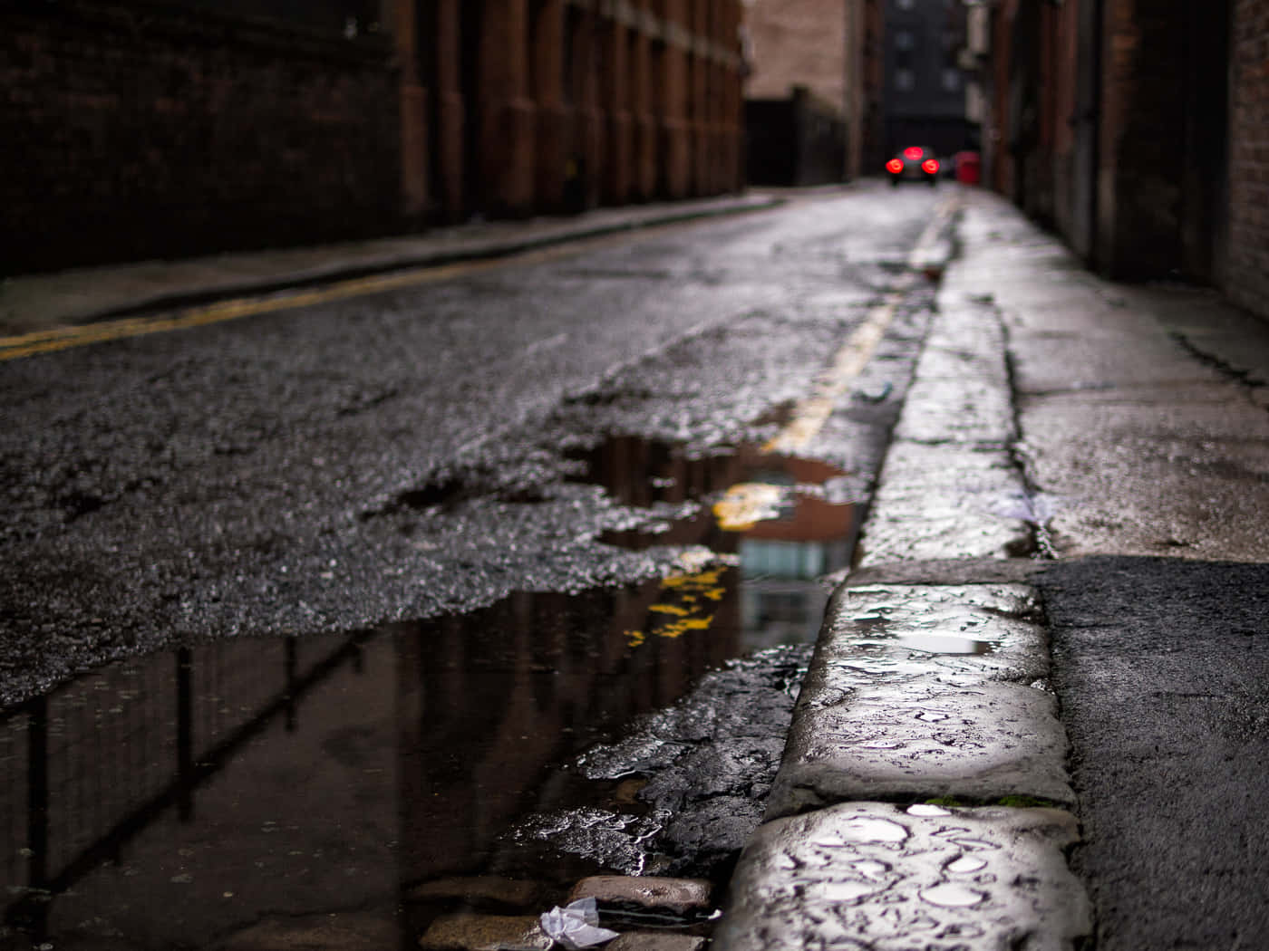 Rainy Manchester Backstreet Wallpaper