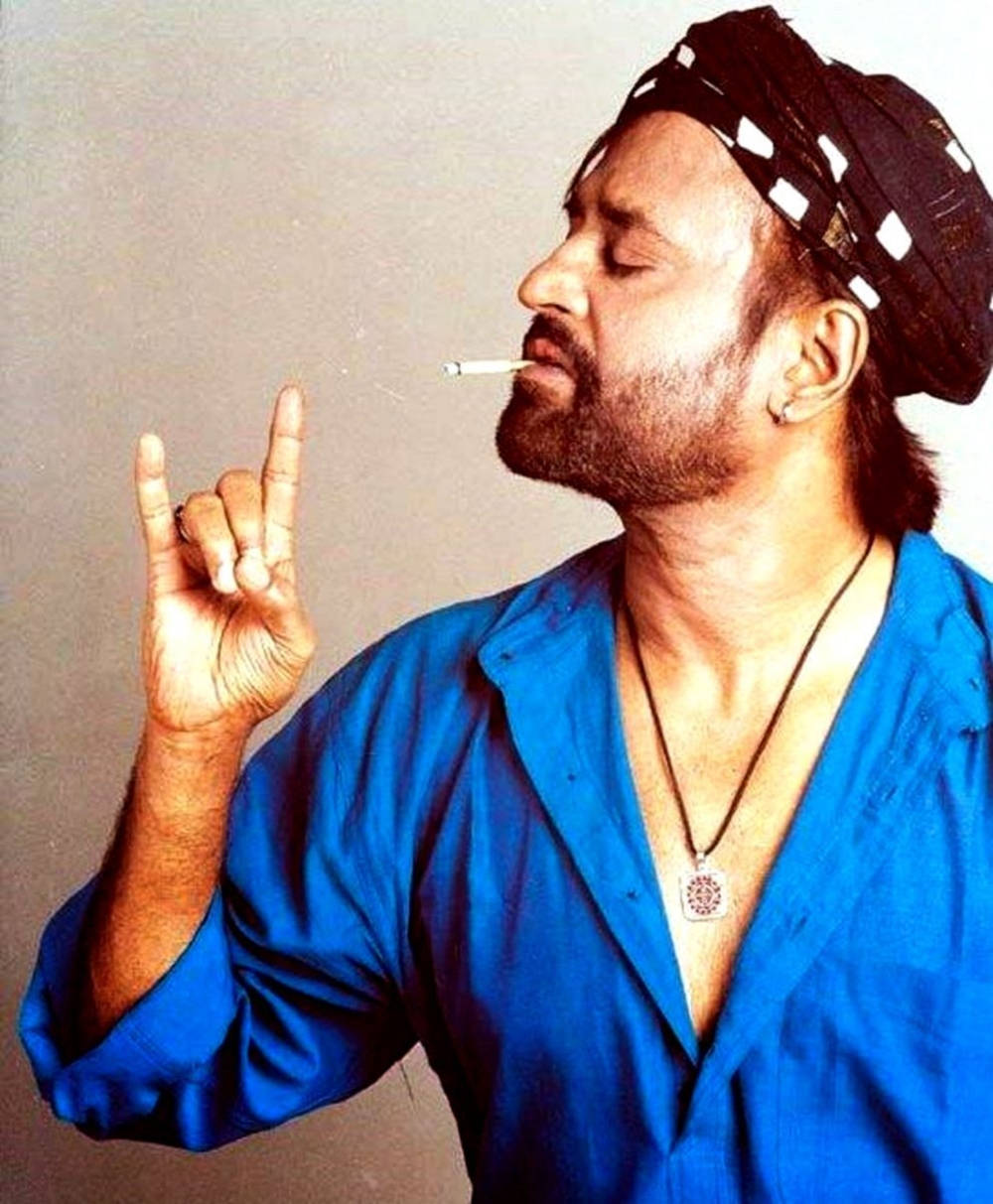 Rajinikanthrock And Roll: Rajinikanth Rock And Roll (in Swedish, Rajinikanth Rock Och Roll) Would Be A Great Choice For Computer Or Mobile Wallpaper! The Famous Indian Actor Has A Massive Fan Following, And His Charismatic Presence Is Sure To Enliven Your Digital Backdrop. So Why Wait? Download Rajinikanth Rock And Roll Wallpaper Now! Wallpaper