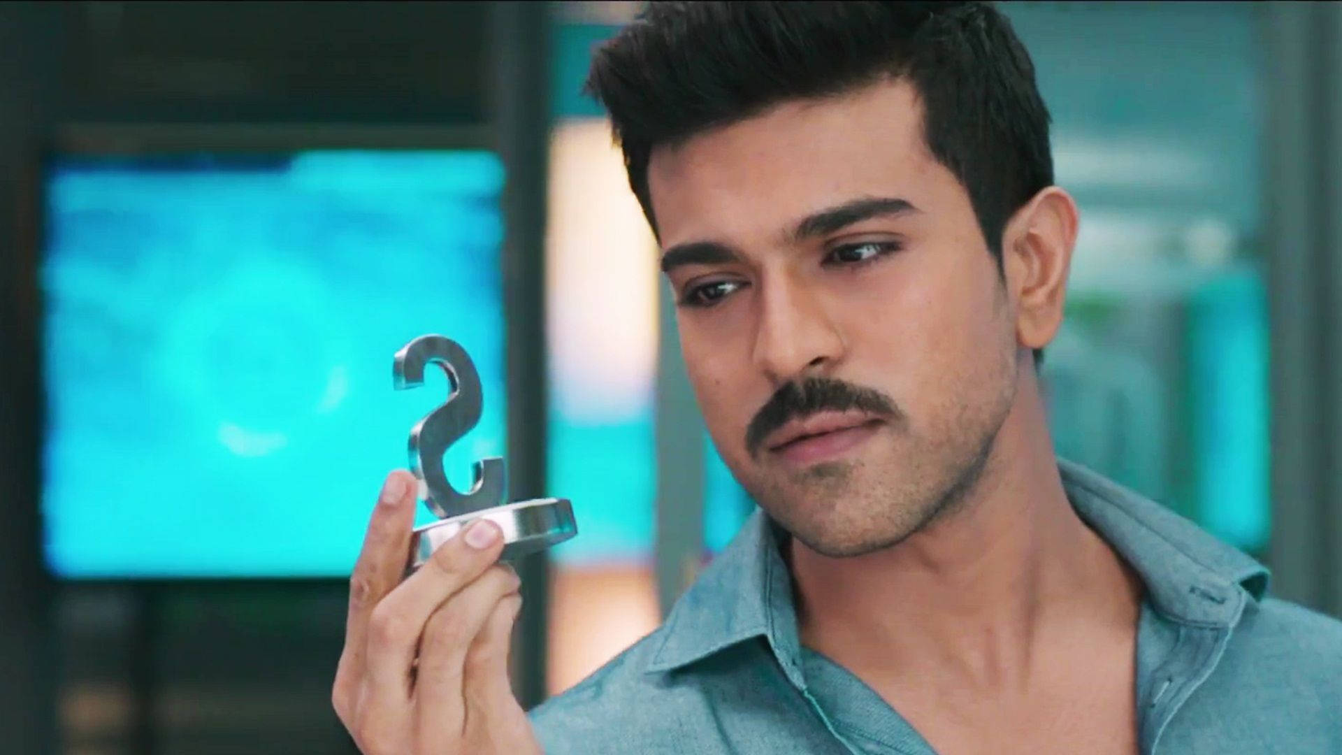Download Ram Charan Holding The Letter S Wallpaper 
