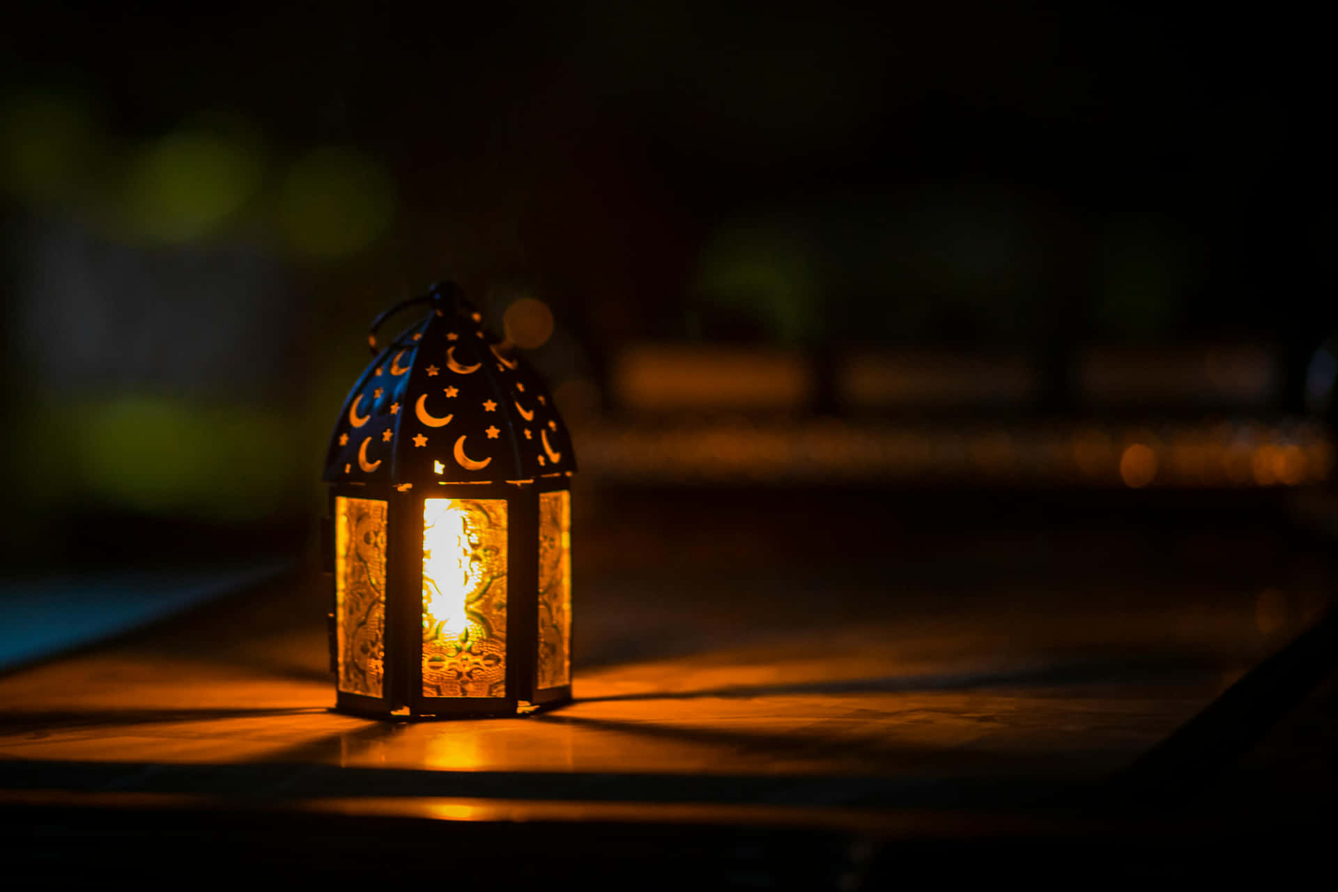 Ramadan Lantern Night Glow Wallpaper