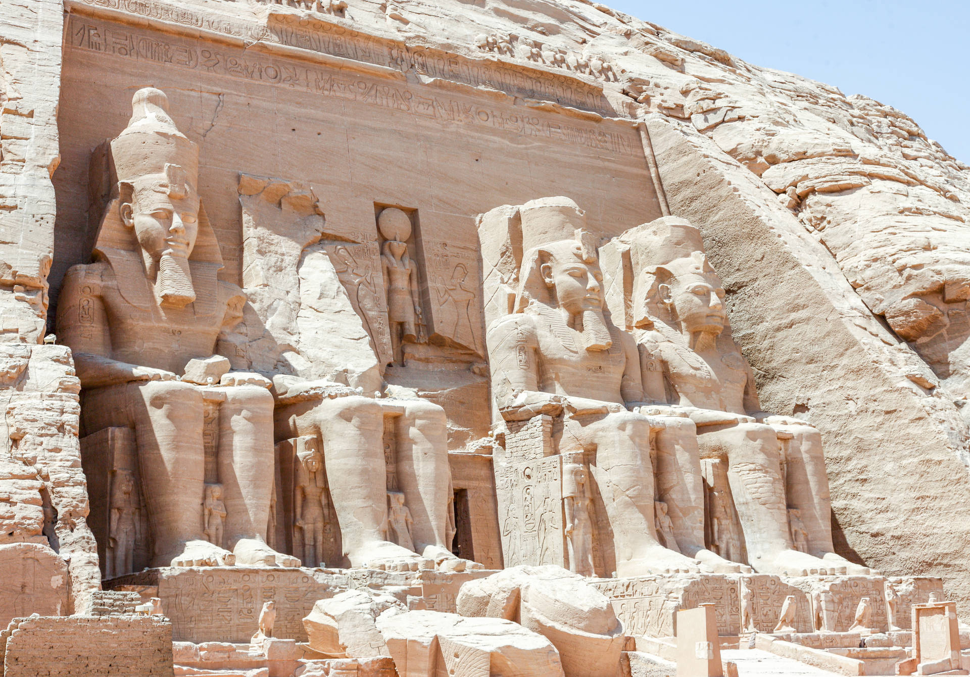 Ramses The Great Statue In Abu Simbel Wallpaper