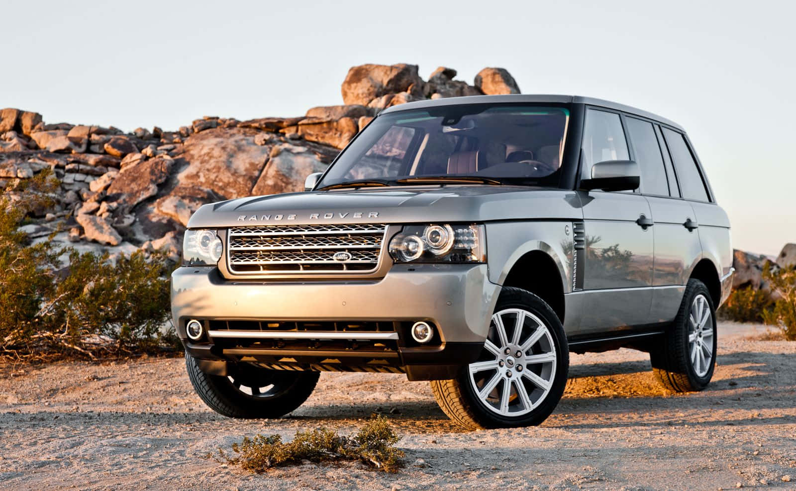 An extravagant visual experience to behold – Step into the luxury of a Range Rover