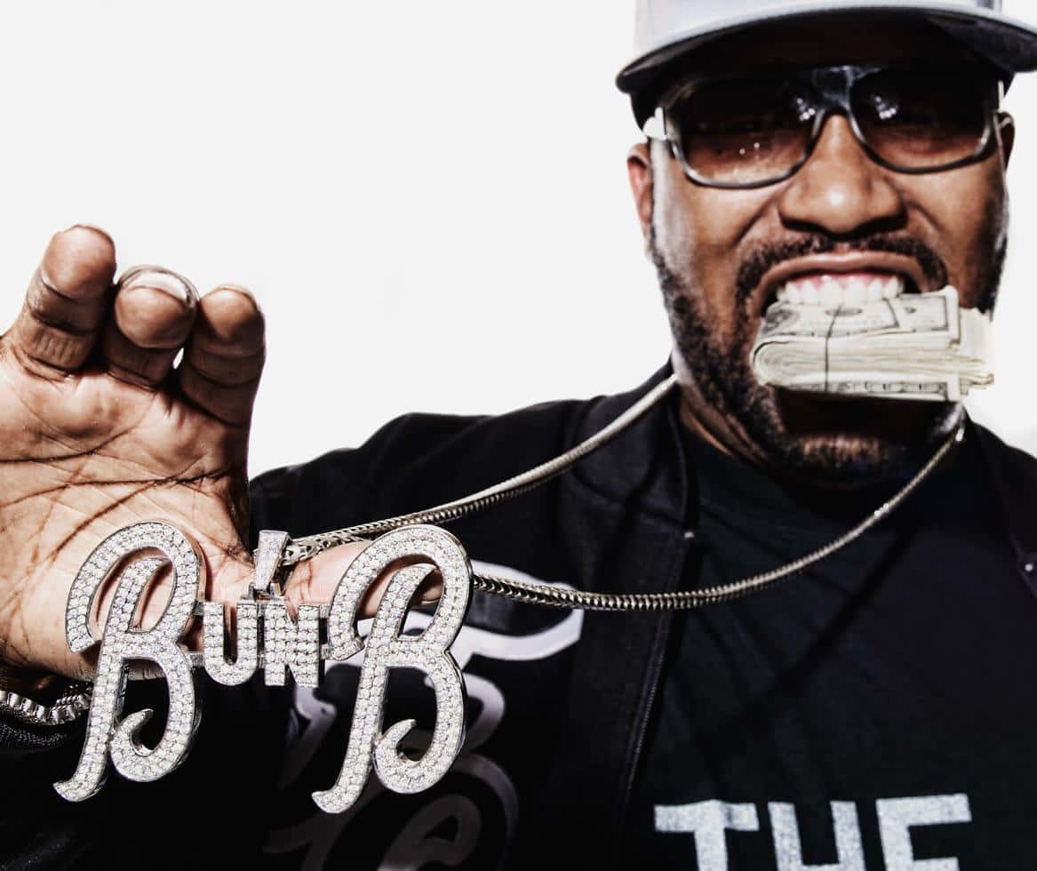 Rapper Bun B Holding Chain Wallpaper