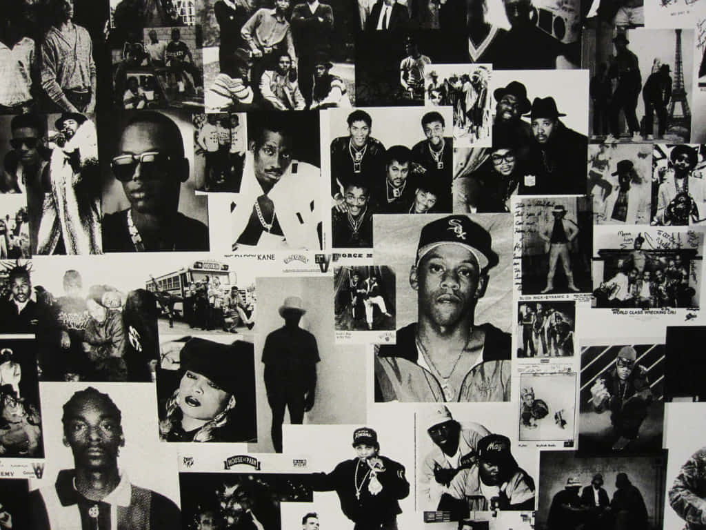 Et sort og hvidt collage af billeder af mennesker, der går i en by. Wallpaper