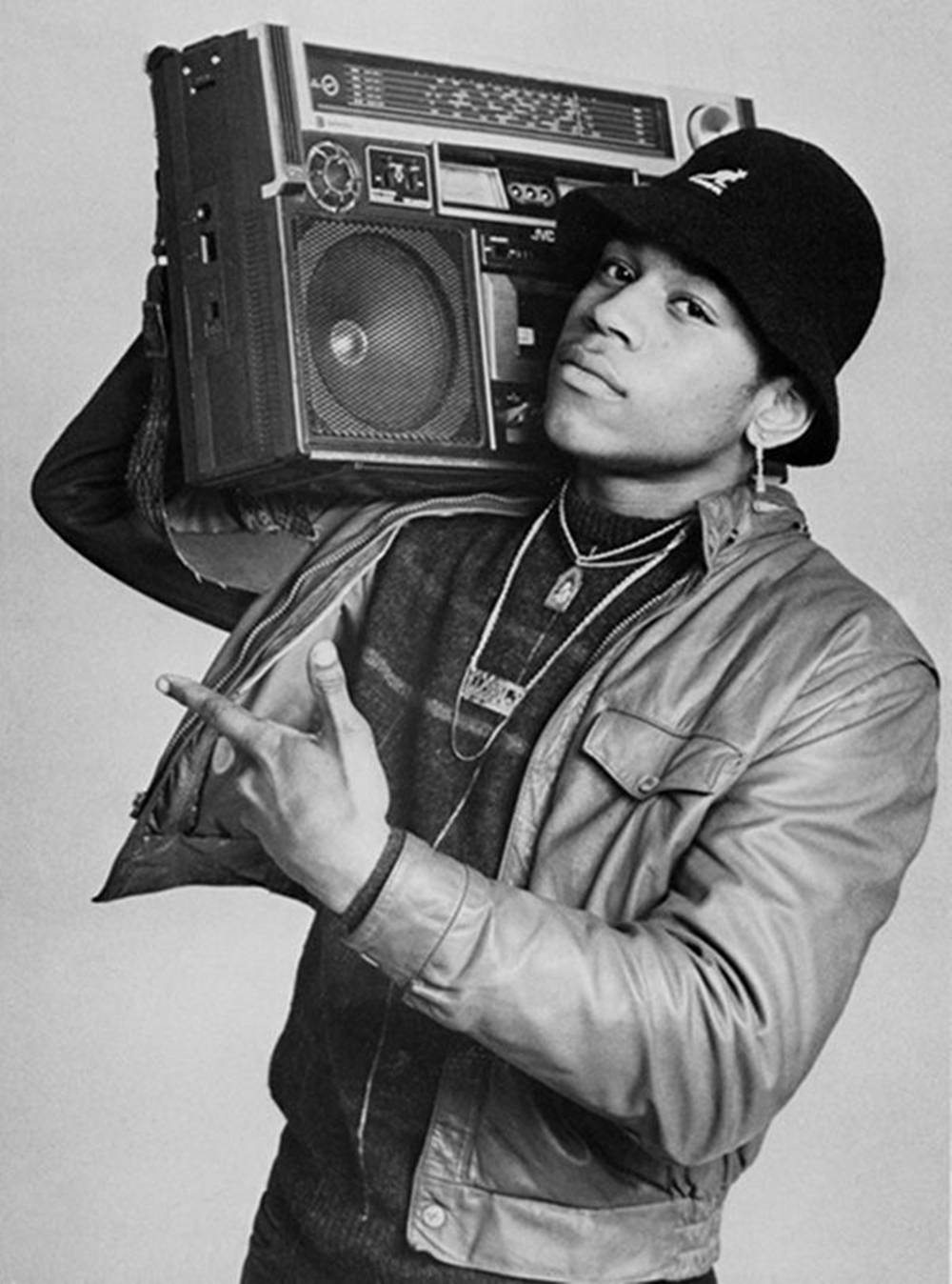 Rapperen LL Cool J 1985 Def Jam Fotoshoot Grafik Tapet. Wallpaper