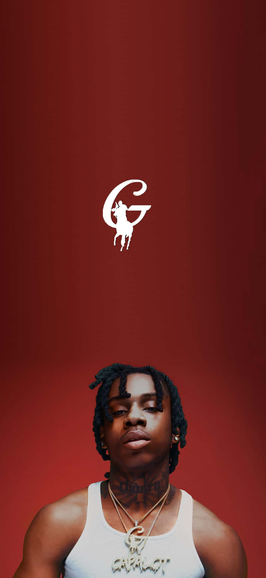 Potret Rapper Dengan Latar Belakang Merah Wallpaper