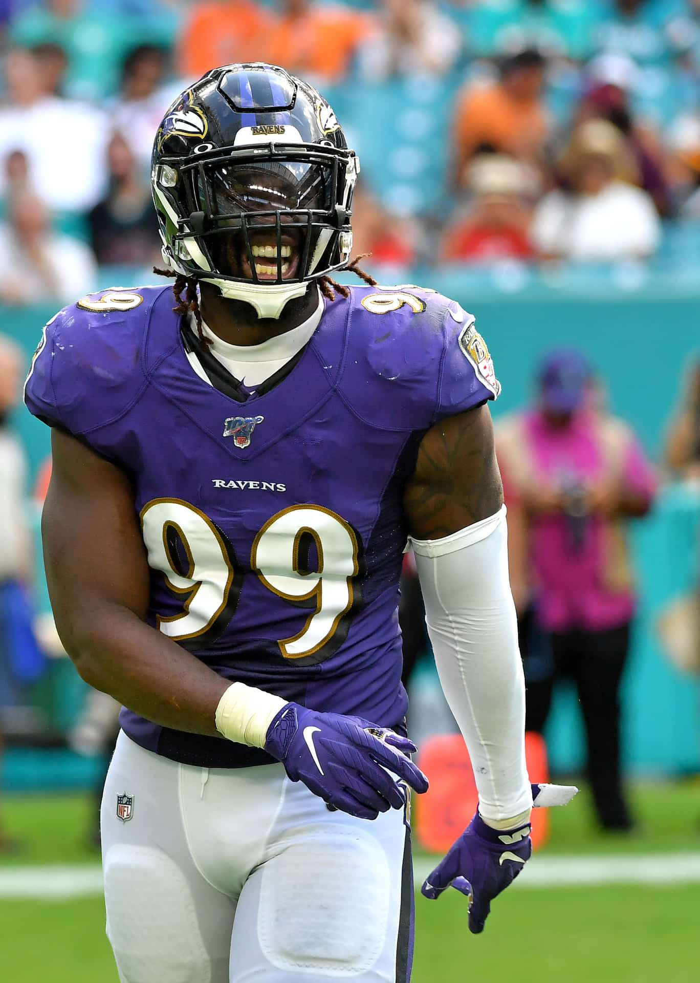 Ravens Linebacker 99 Op Veld Achtergrond