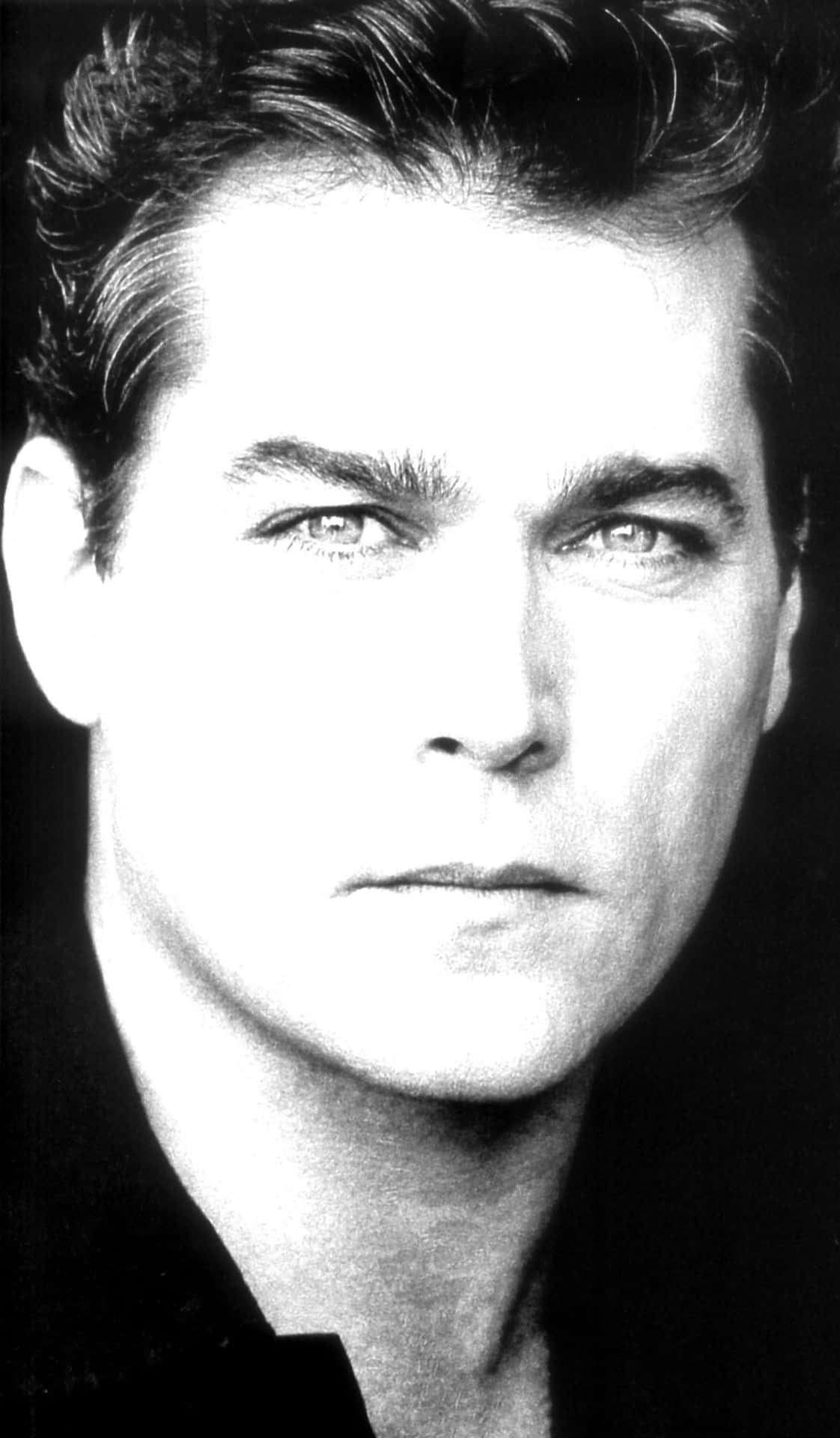 Ray Liotta's Brandende Blik Achtergrond