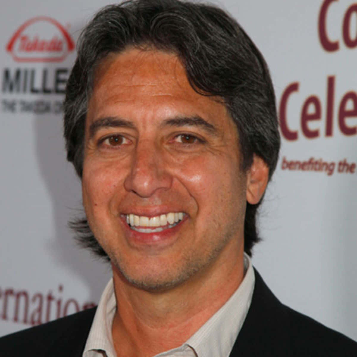 Rayromano - Actor, Comedian Y Ganador De 8 Premios Emmy. Fondo de pantalla