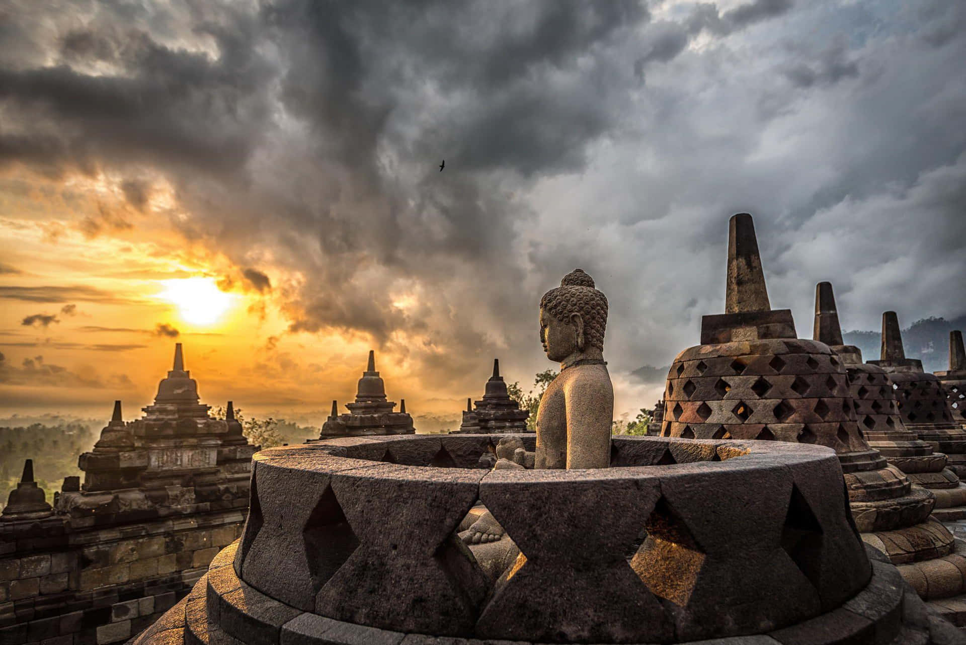 Rays Of The Sun From Borobudur Temple Wallpaper
