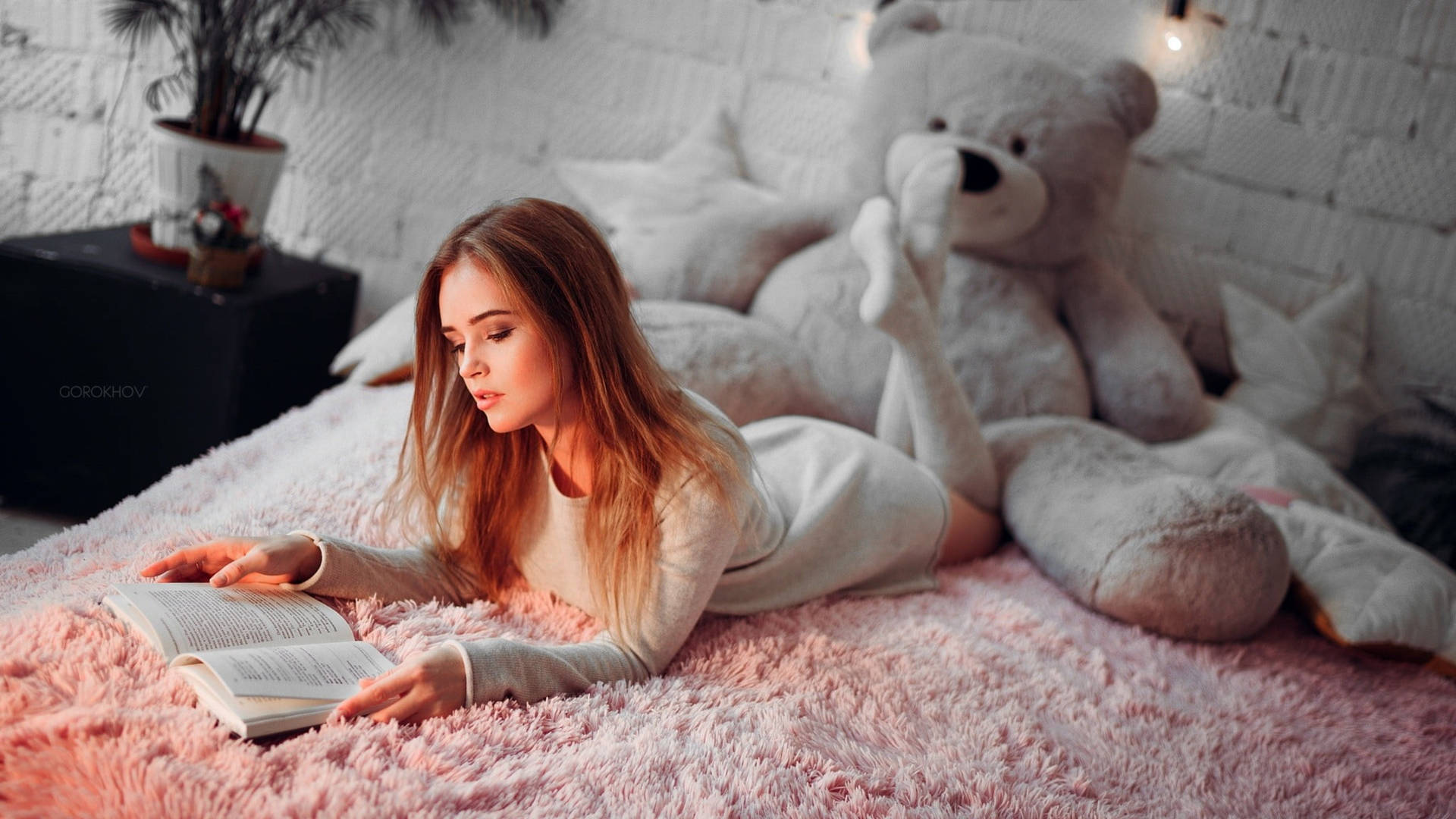 Reading Girl In Bed Wallpaper