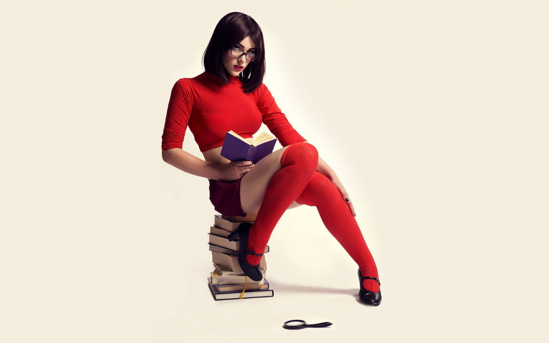 Reading Woman In Red Wallpaper