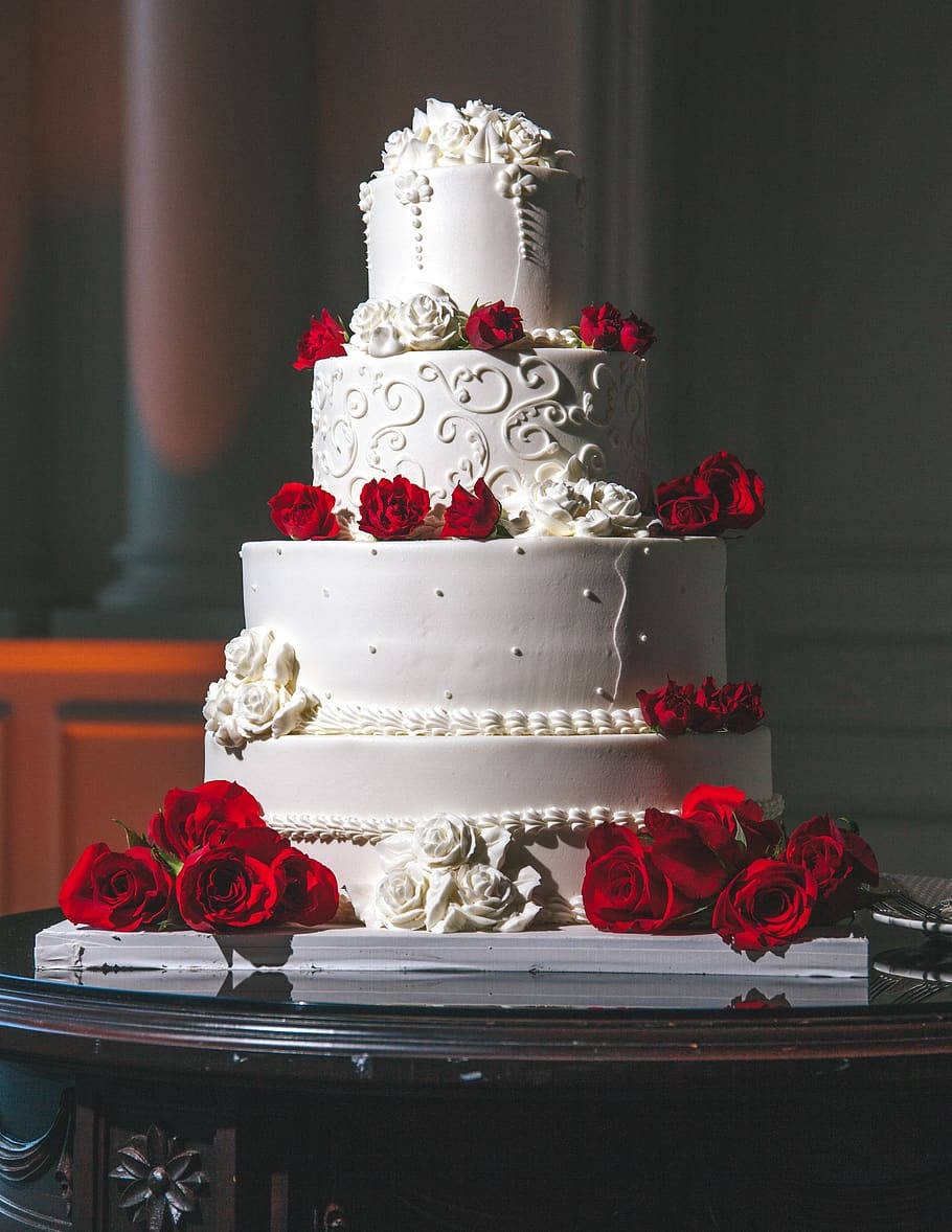 Real Red Roses White Wedding Cake Wallpaper