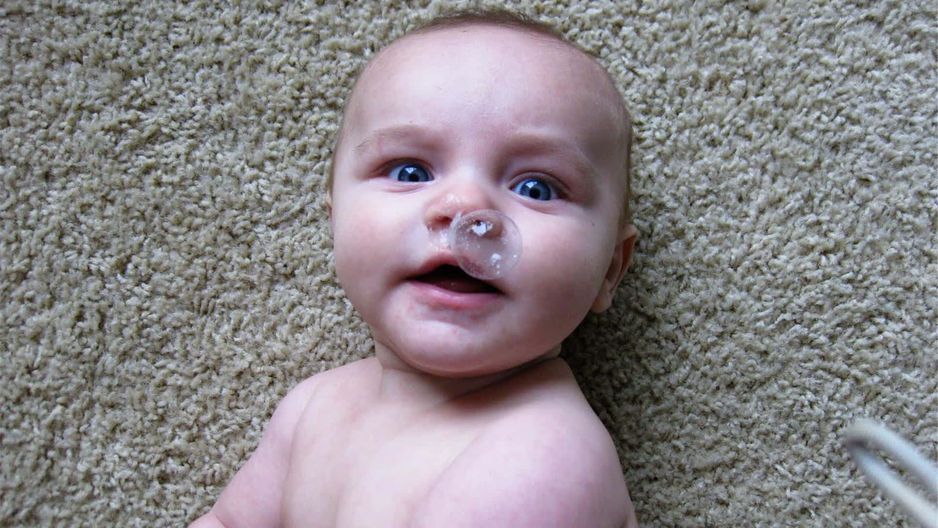 Riktigtrolig Bild På En Bebis Med Bubbla