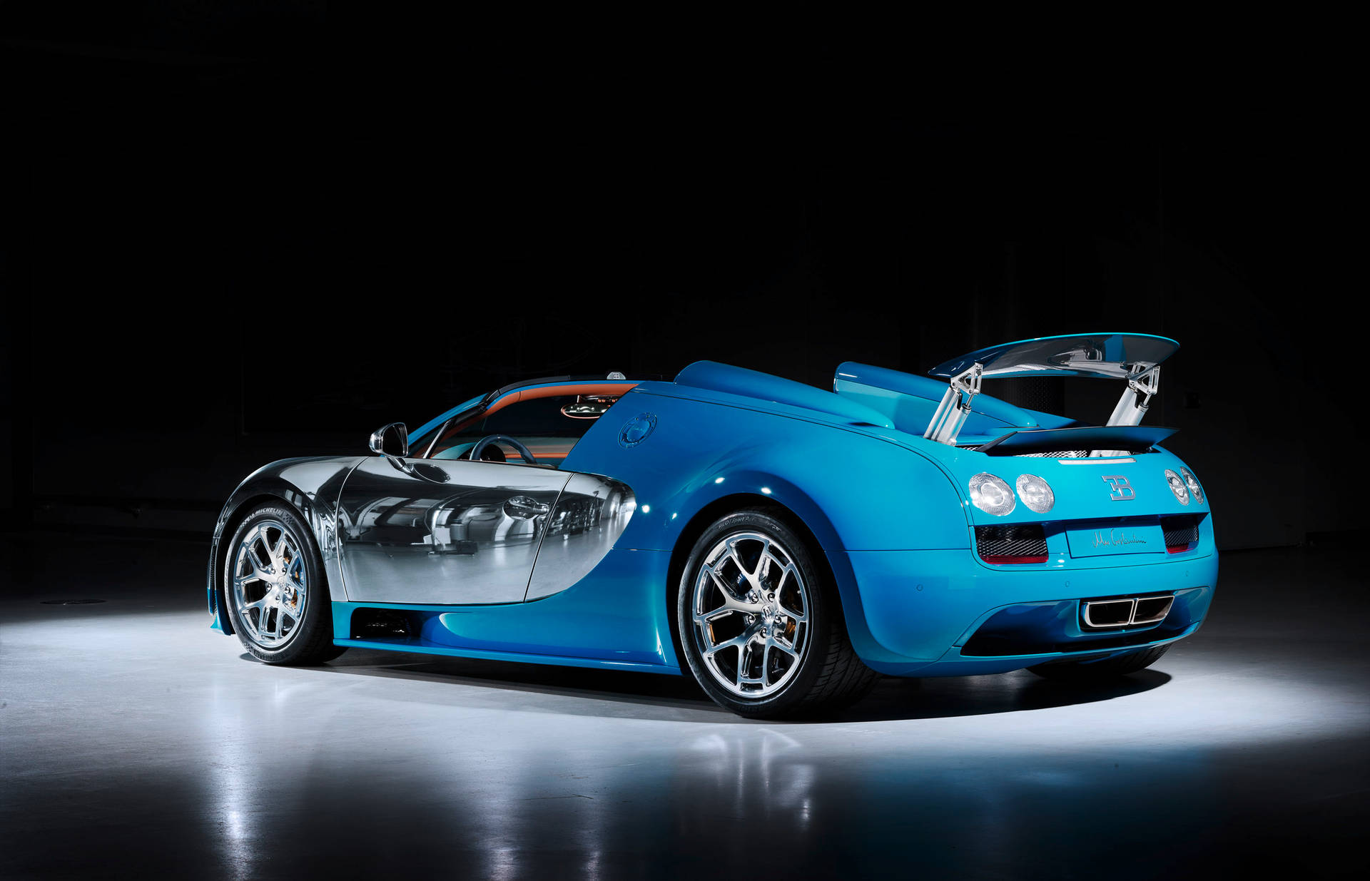 Rear View Of Bugatti Veyron Wallpaper