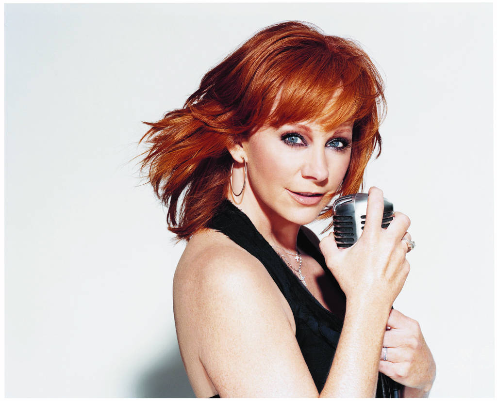 Reba Mcentire Queen Of Country Music Vocal Mic wallpaper Wallpaper