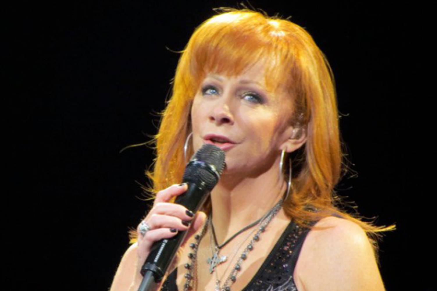 Reba Mcentire Queen of Country Singing Live Wallpaper