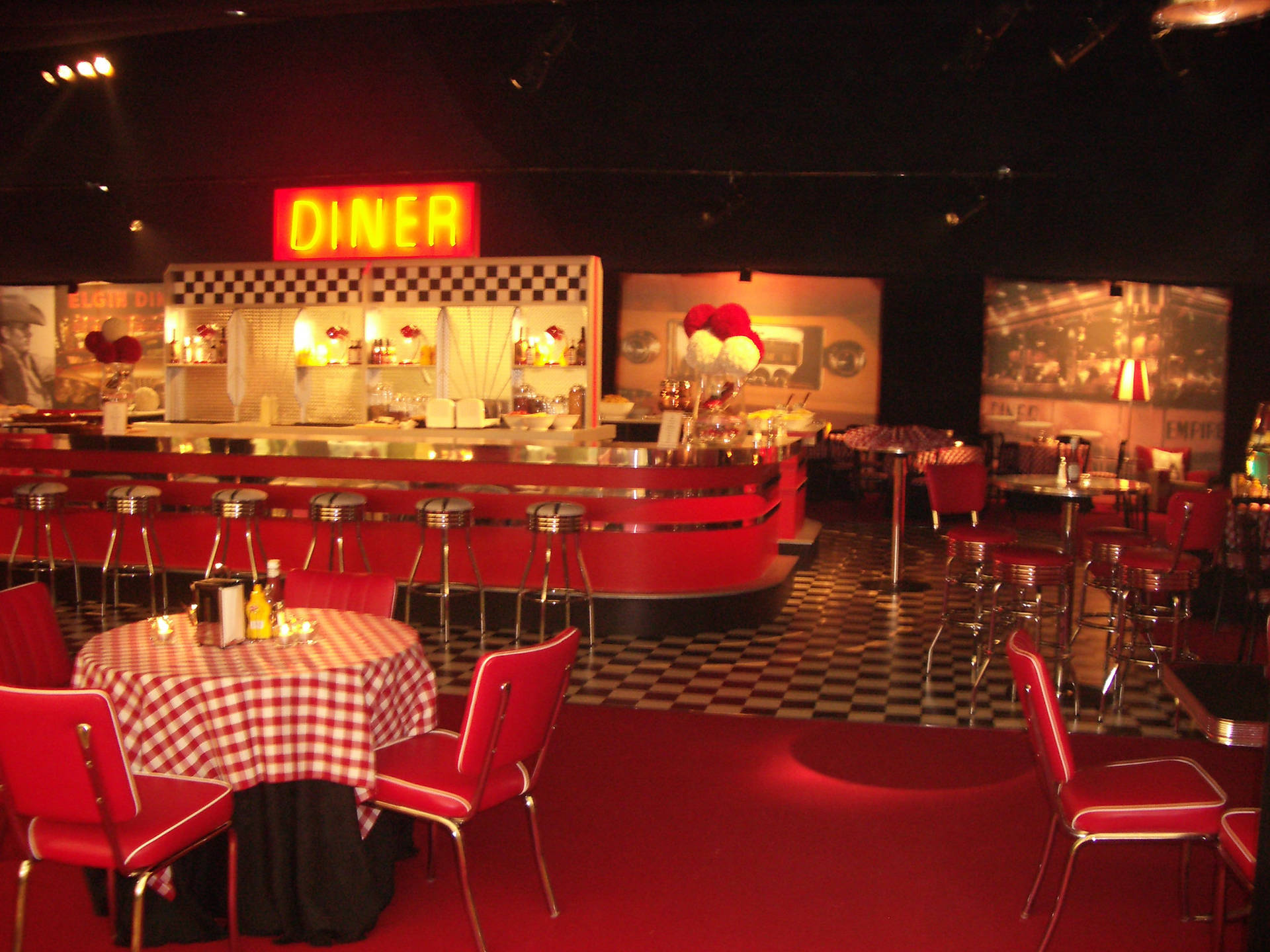 Red 50s Diner Wallpaper