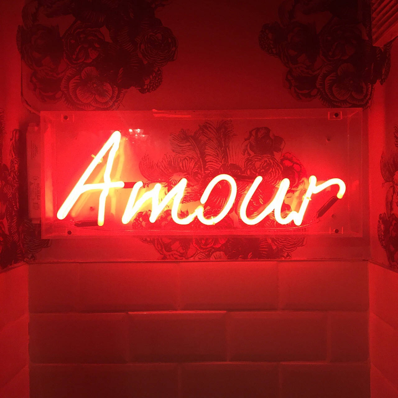 Red Aesthetic Neon Amour Wallpaper