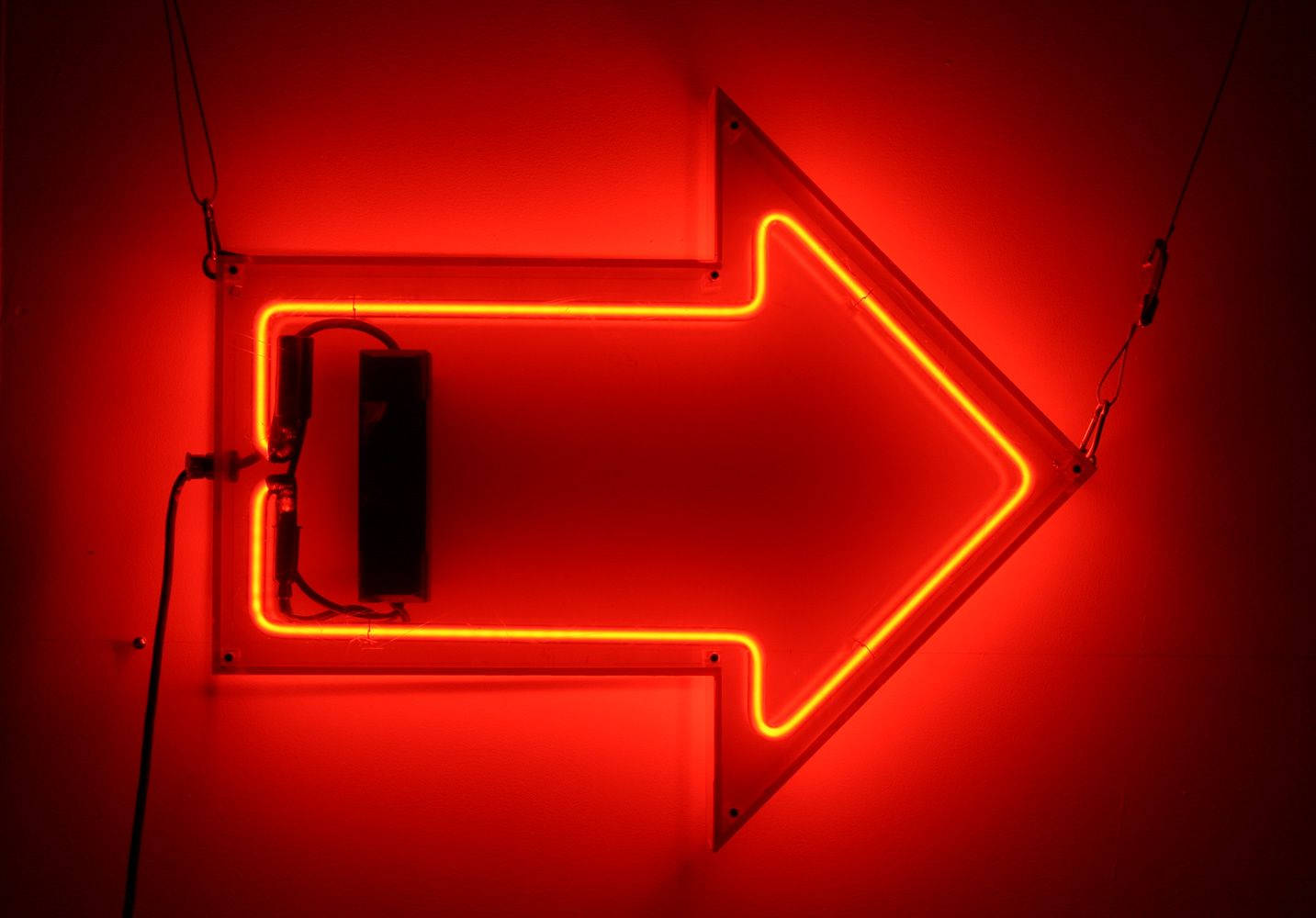 Red Aesthetic Neon Directional Arrow Wallpaper