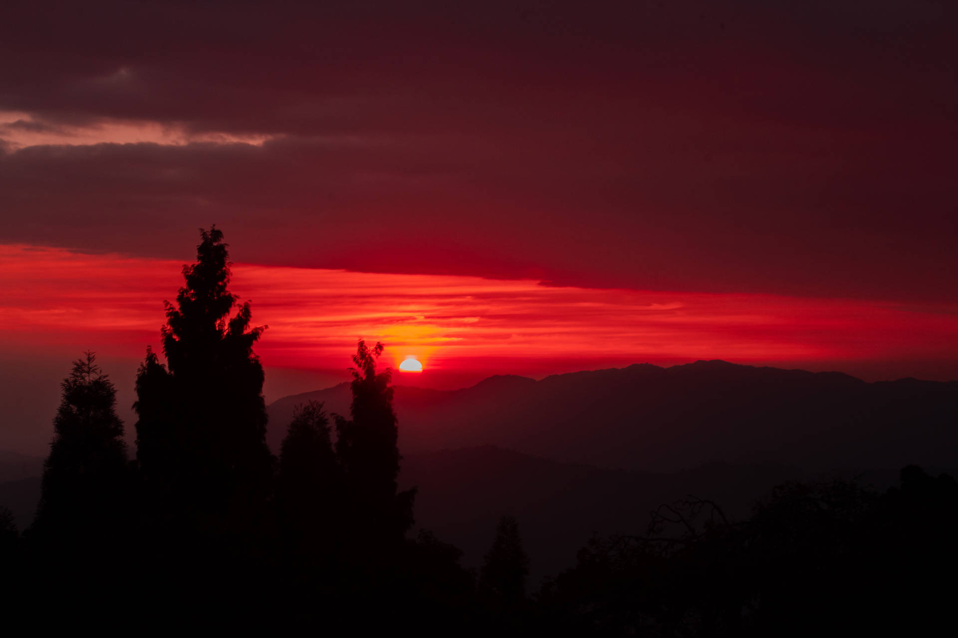 Aestética Do Nascer Do Sol Em Vermelho E Preto. Papel de Parede