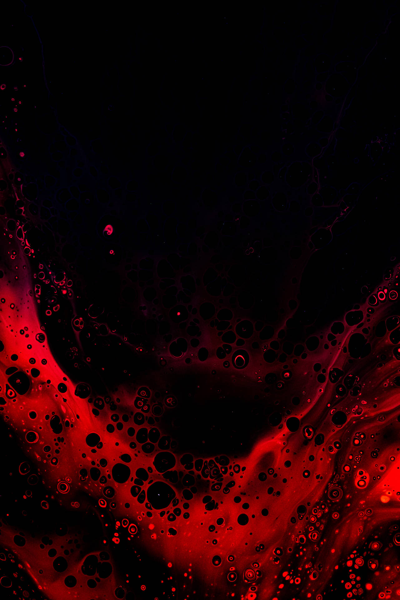 Få den kraftfulde røde og sorte iPhone i dag! Wallpaper
