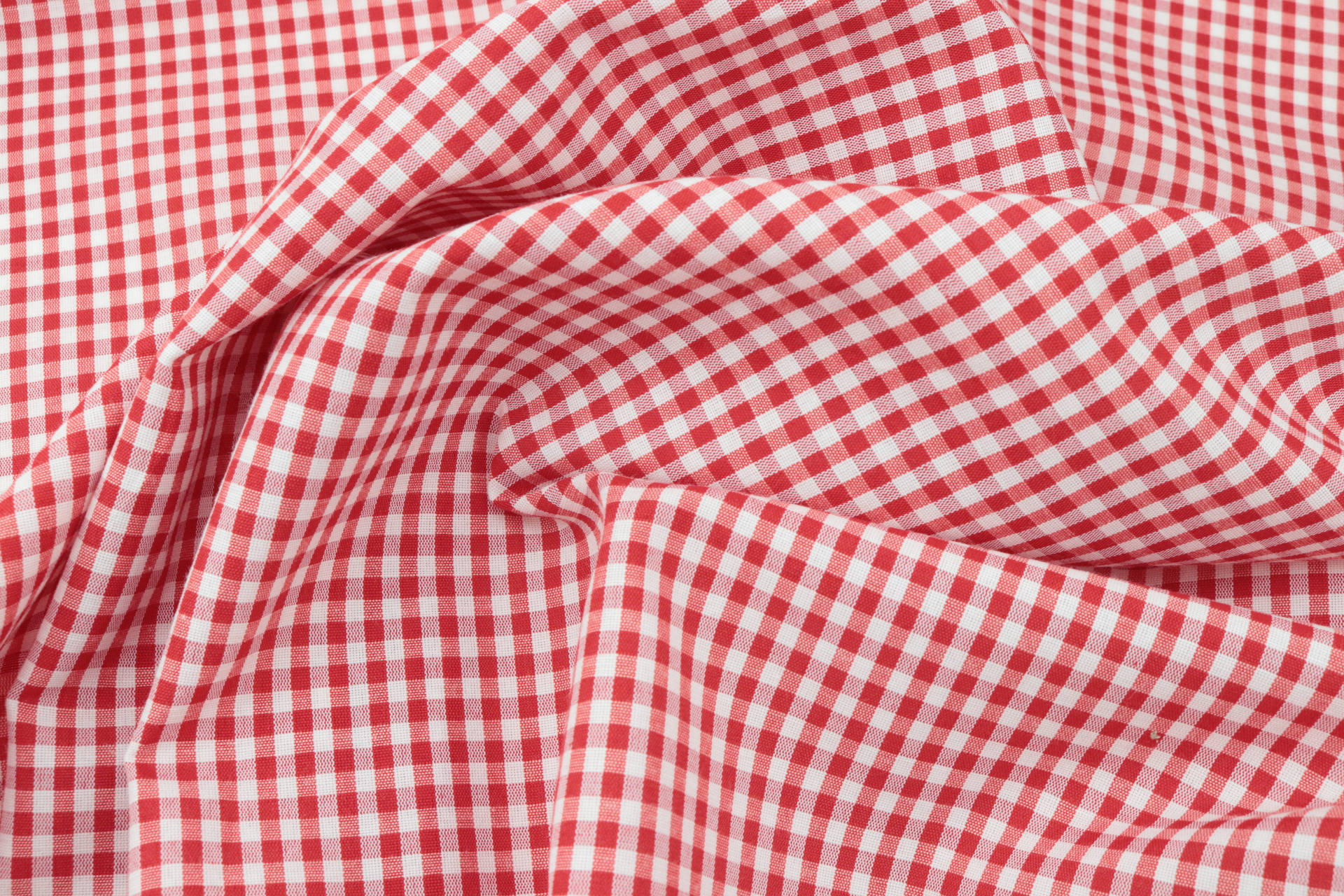 Red And White Checkered Tablecloth Wallpaper