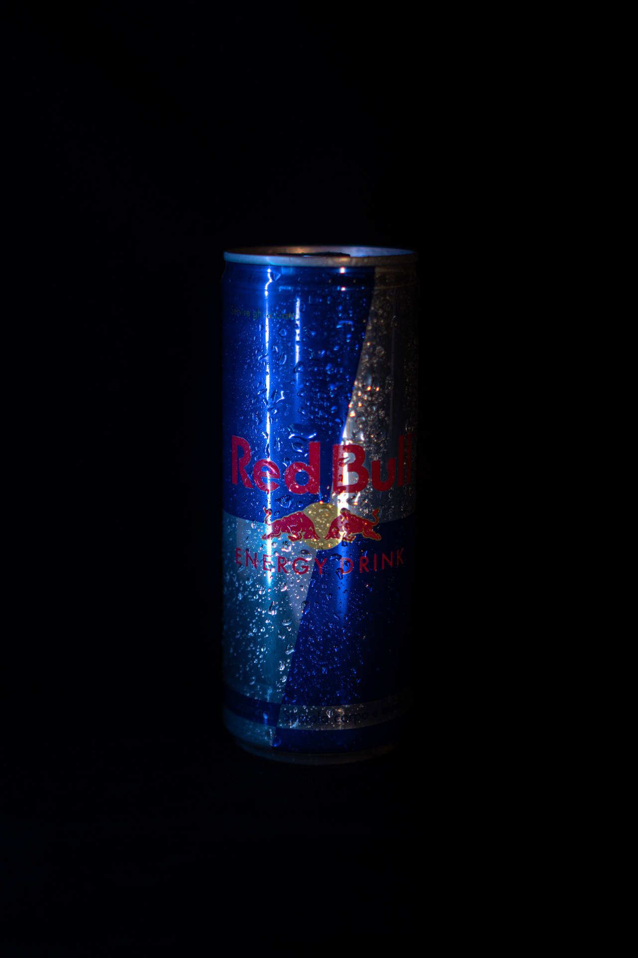 Latade Red Bull No Escuro. Papel de Parede