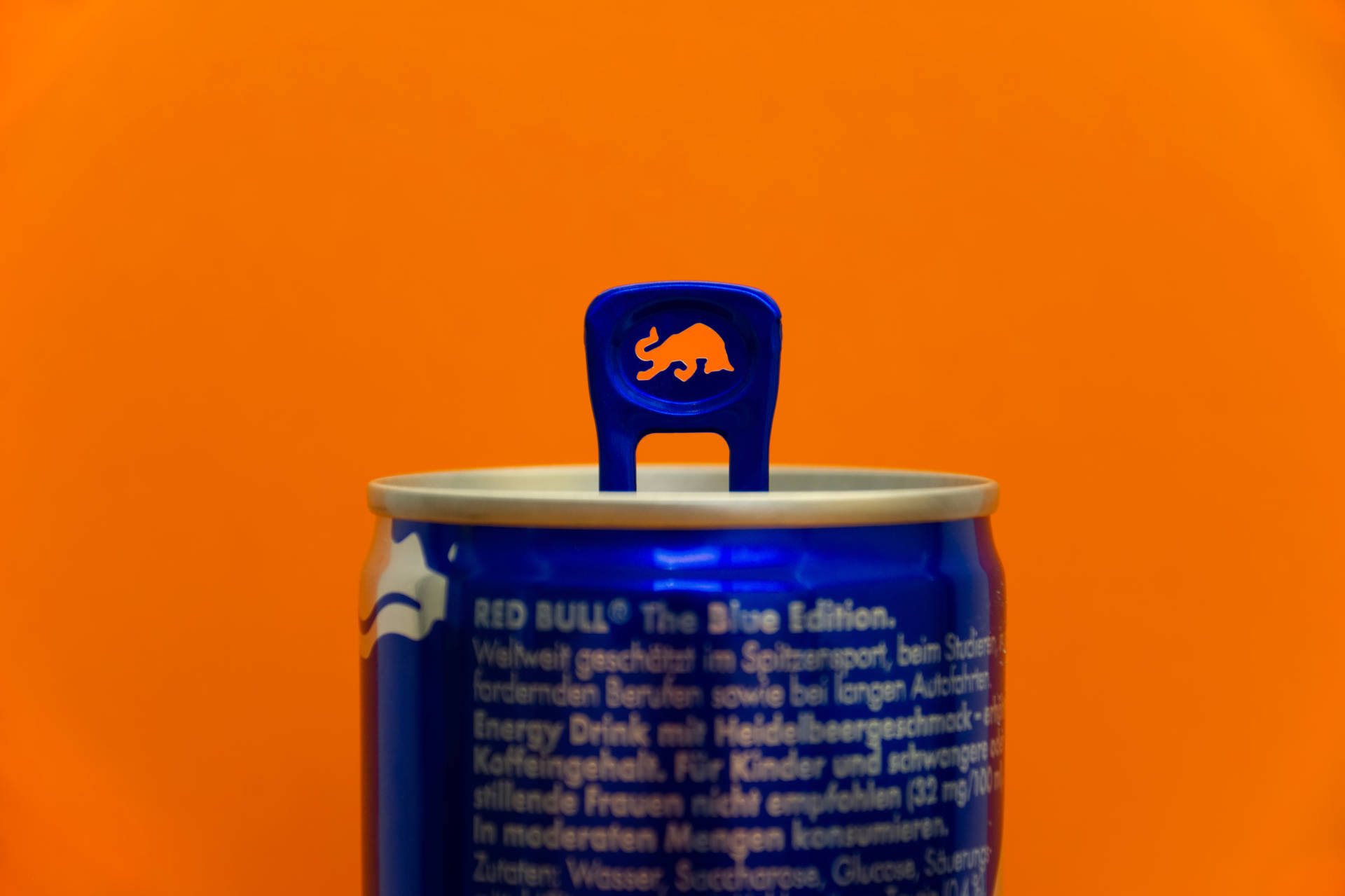Red Bull Kan På Orange Væg Wallpaper