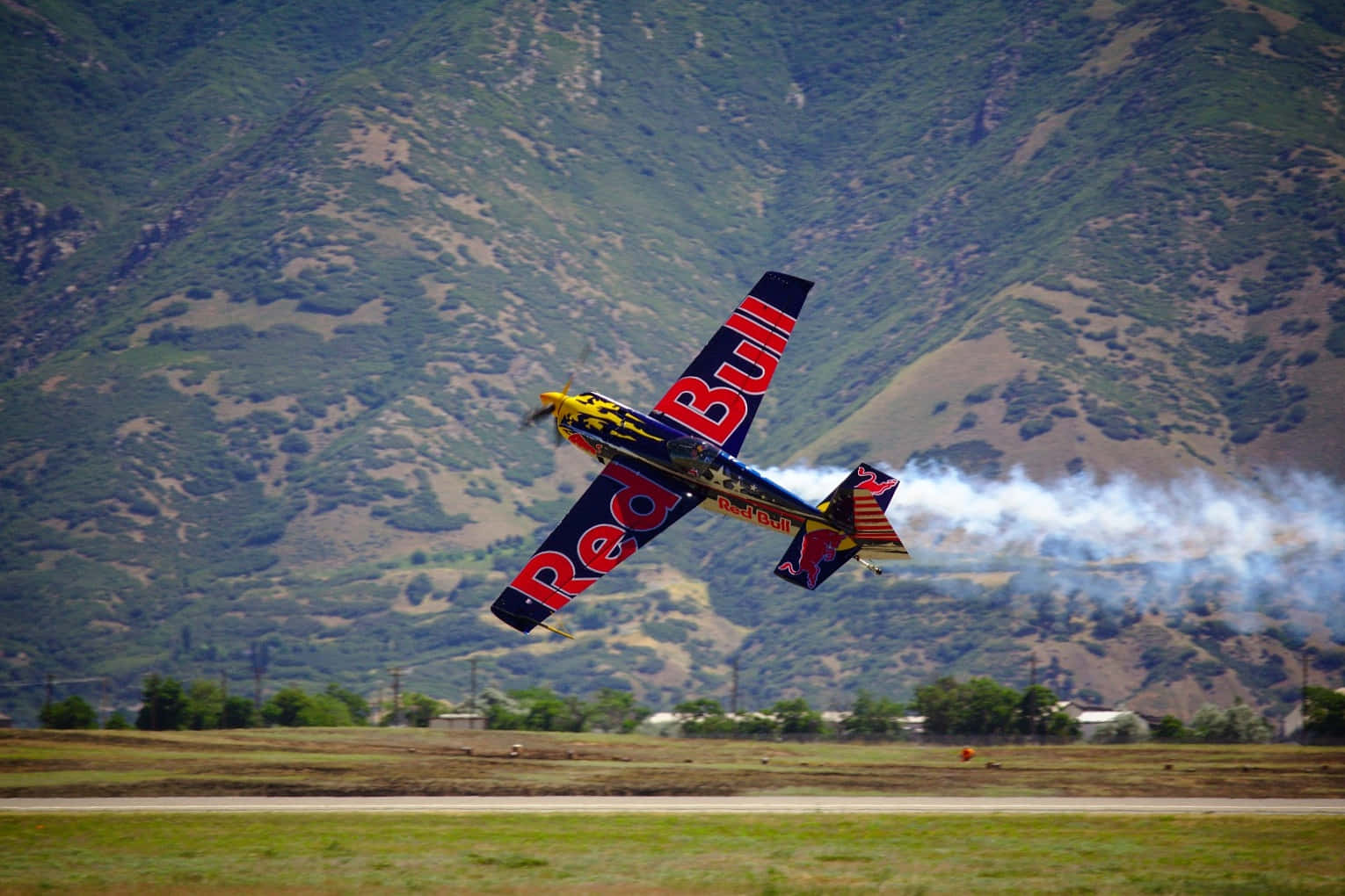 Discover the extreme energy of Red Bull.