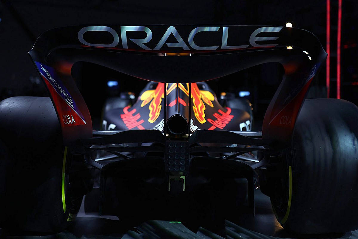 "The Winning Edge: Red Bull Racing's Oracle Wing" Wallpaper