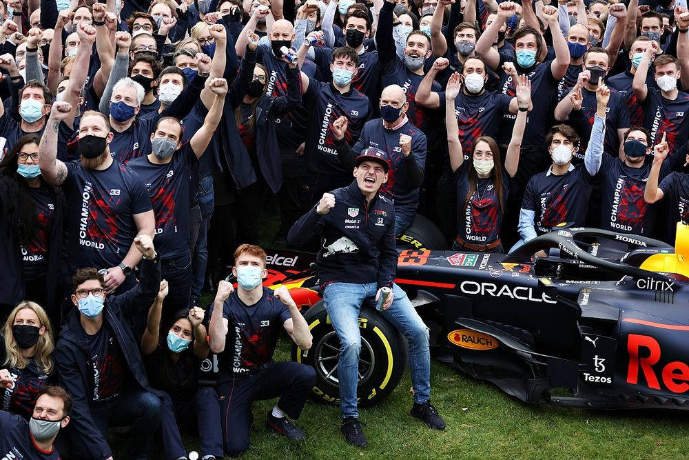 Red Bull Racing Car Crew Grass Wallpaper