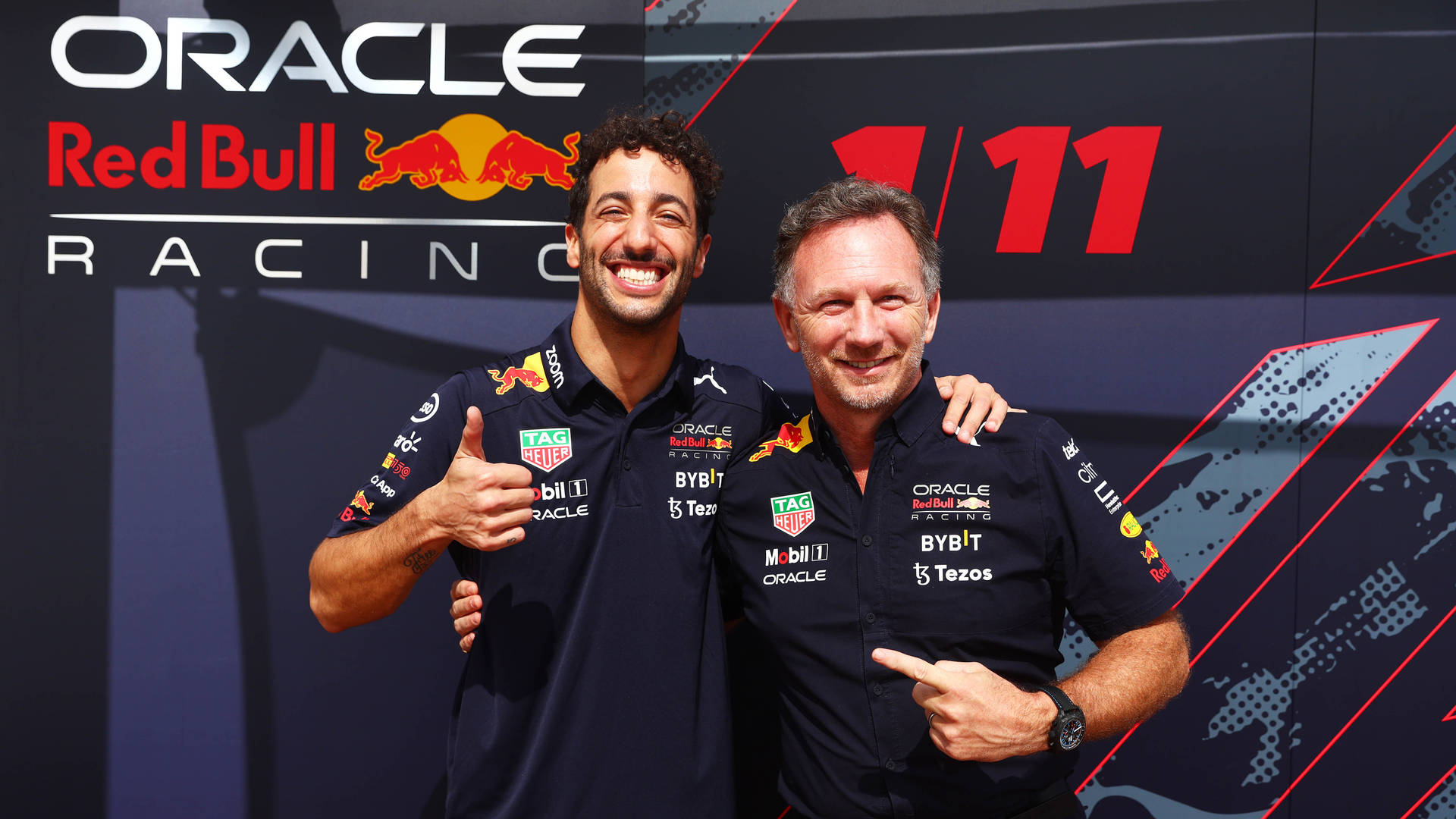 Redbull Racing - Daniel Ricciardo Muestra Una Sonrisa Ganadora. Fondo de pantalla