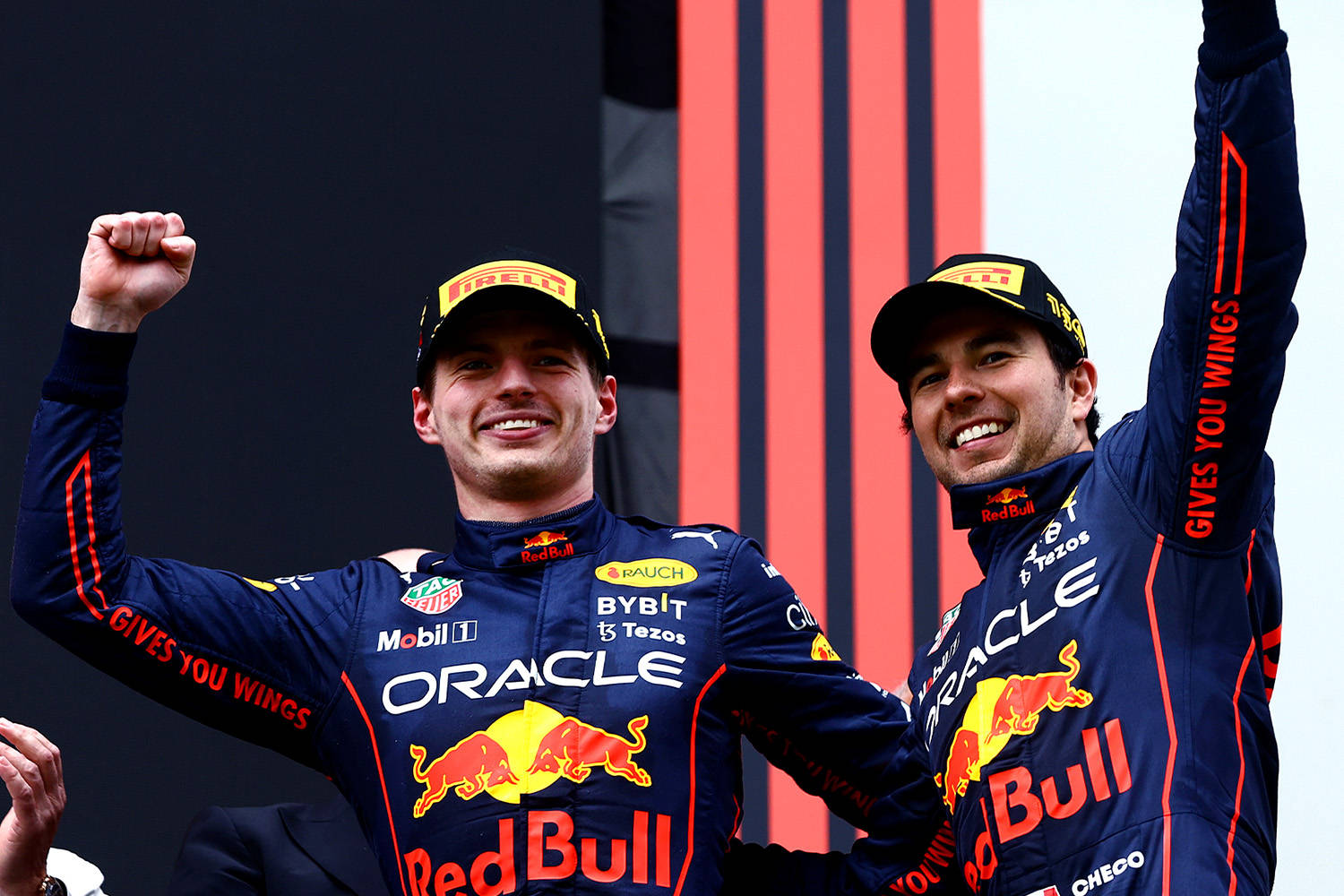 Pilotosde Red Bull Racing Celebrando Fondo de pantalla