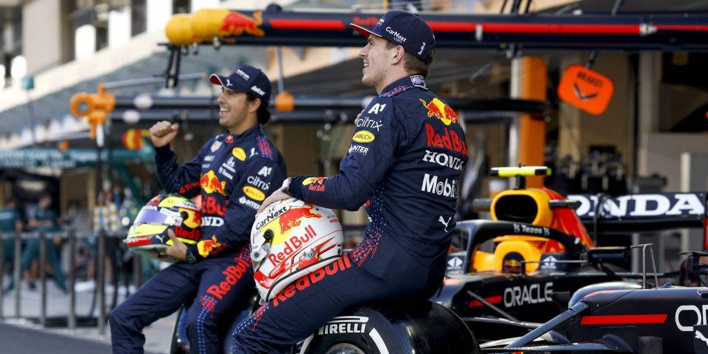 Red Bull Racing Drivers Chatting Wallpaper