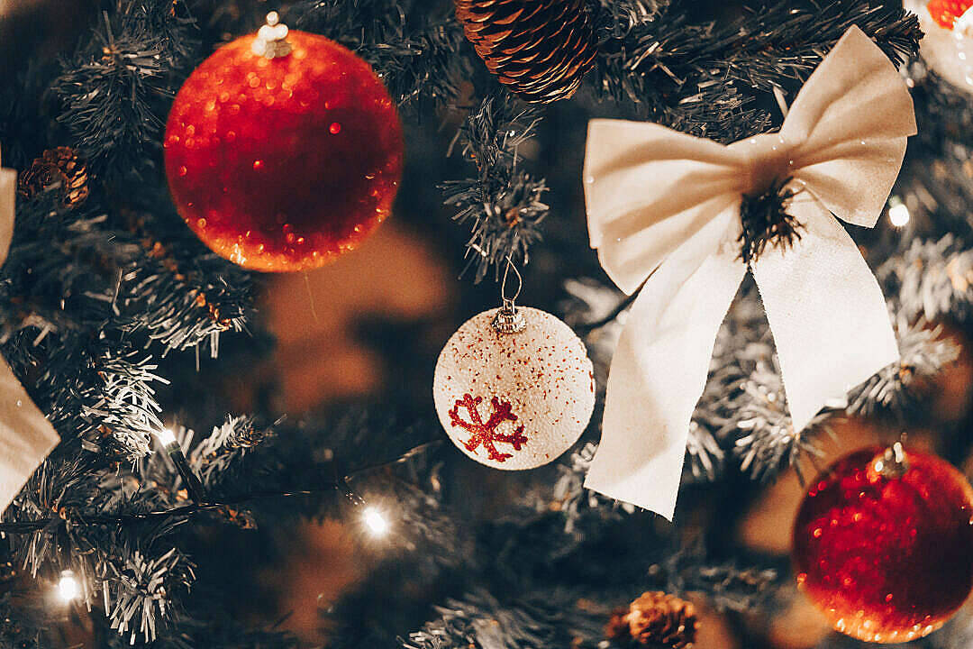 30+ Christmas Aesthetic Wallpapers : Variety Christmas Bauble