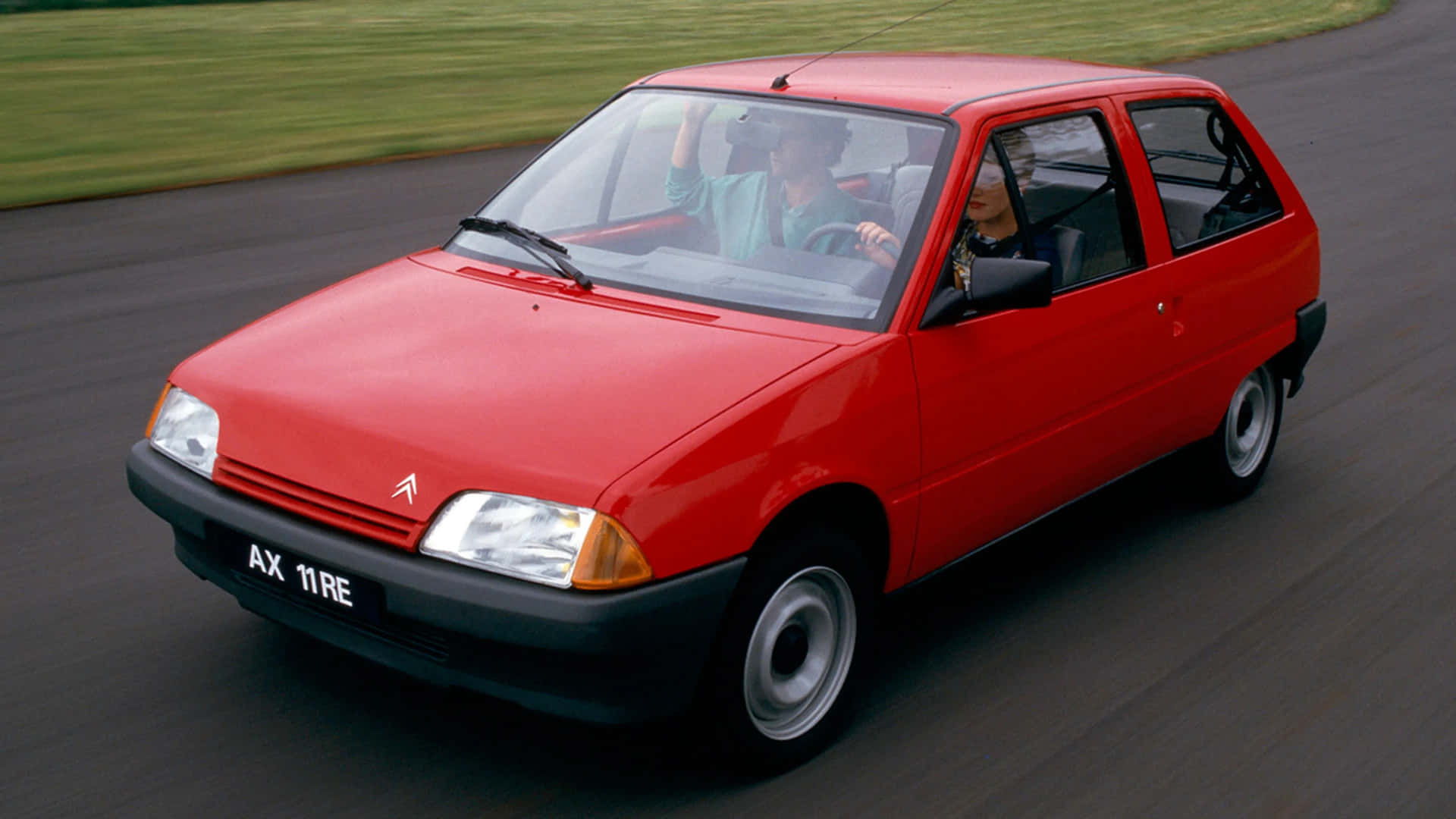 Rode Citroen A X In Beweging Achtergrond